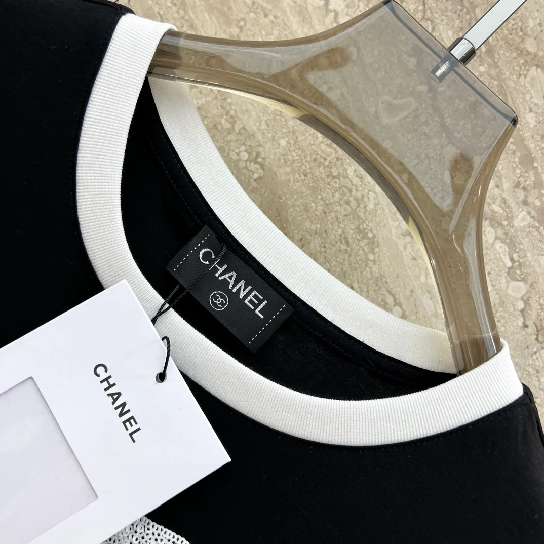 Футболка Chanel 2403 с вышитым бантом и пайетками, с короткими рукавами - черная
