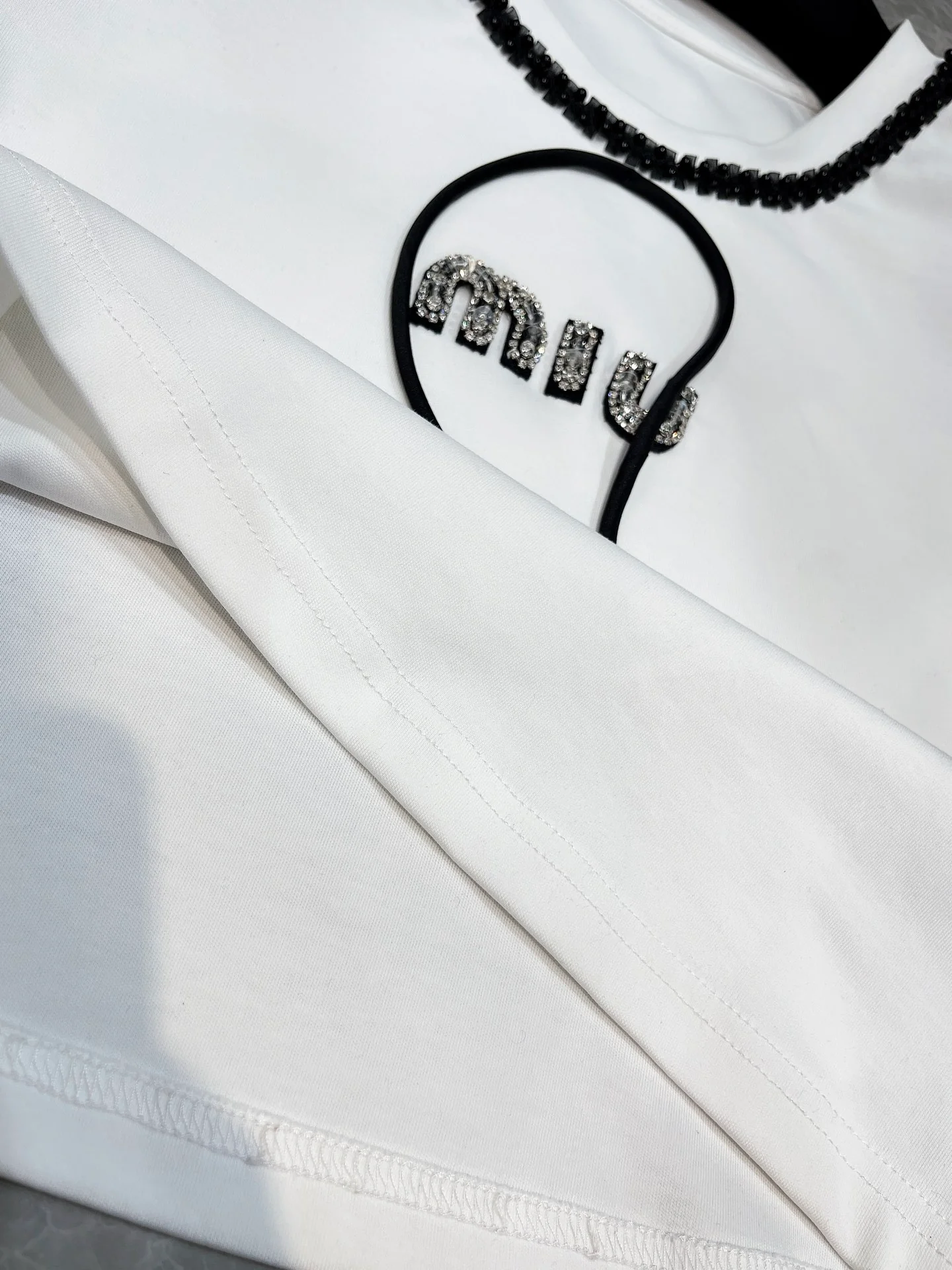 Ожерелье Miu Miu-2404-24ss с массивным бантом из стразов