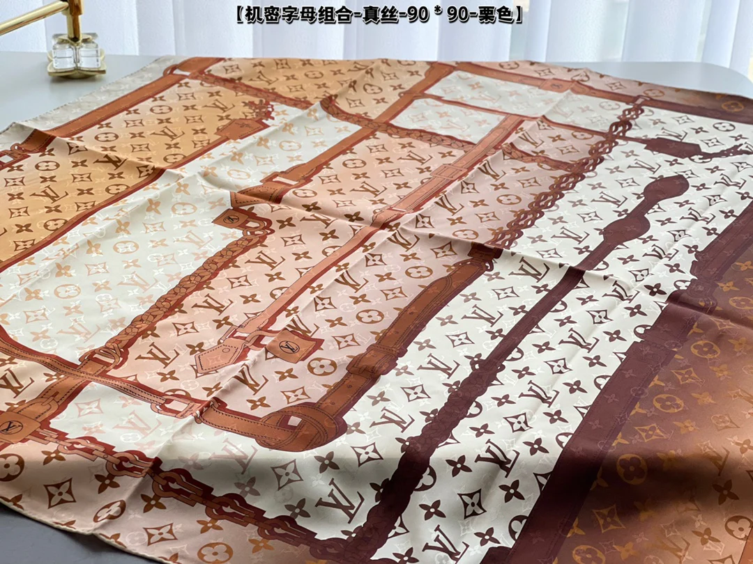 LV - Секретный алфавит - Шелковый шарф 90 см