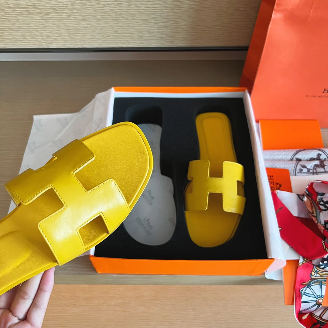 Сандалии Hermes на плоской подошве - верх из однотонной кожи - подошва, полностью закрывающая стопу - 3