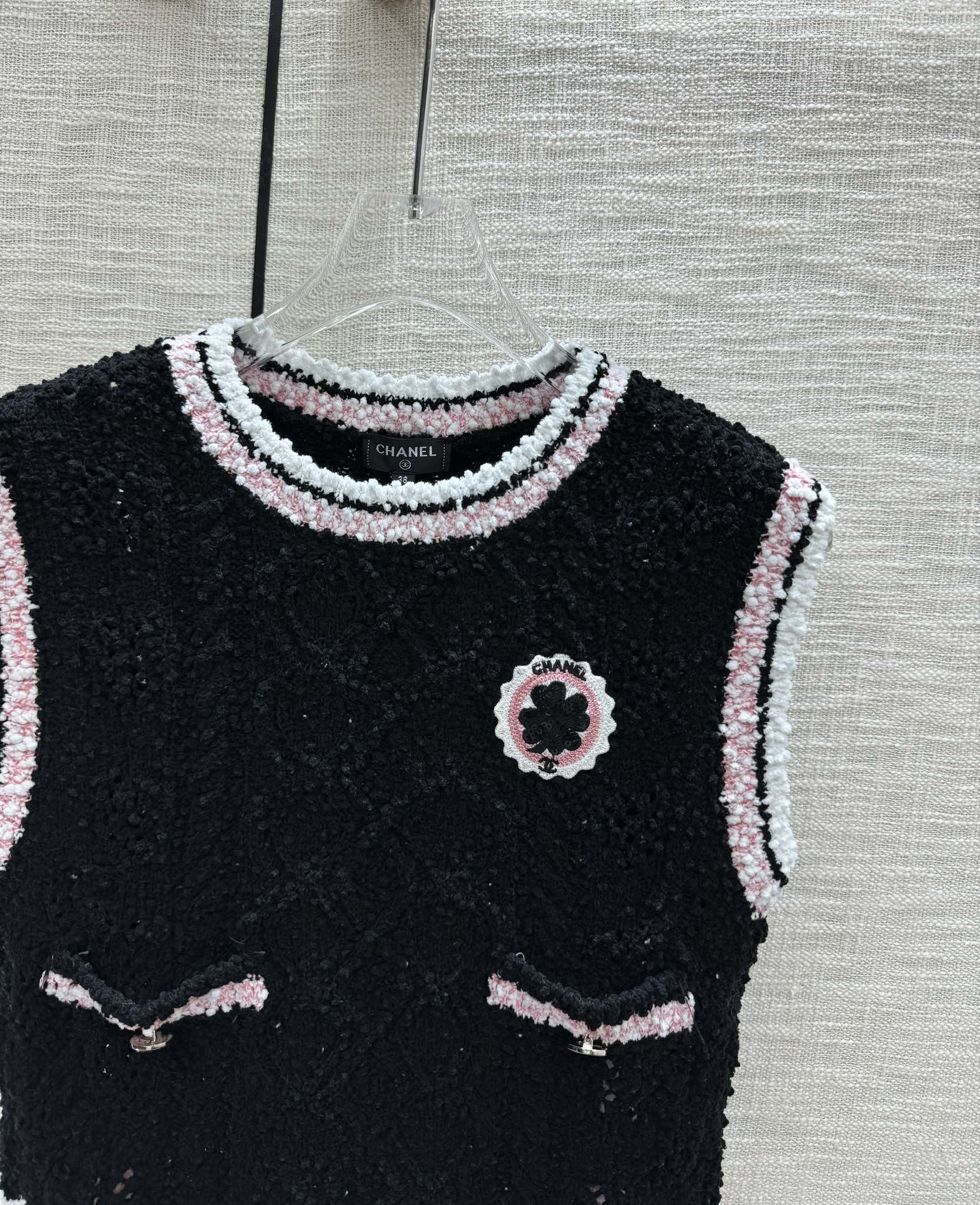 Вязаный жилет Chanel 2403 с цветовыми блоками - черный