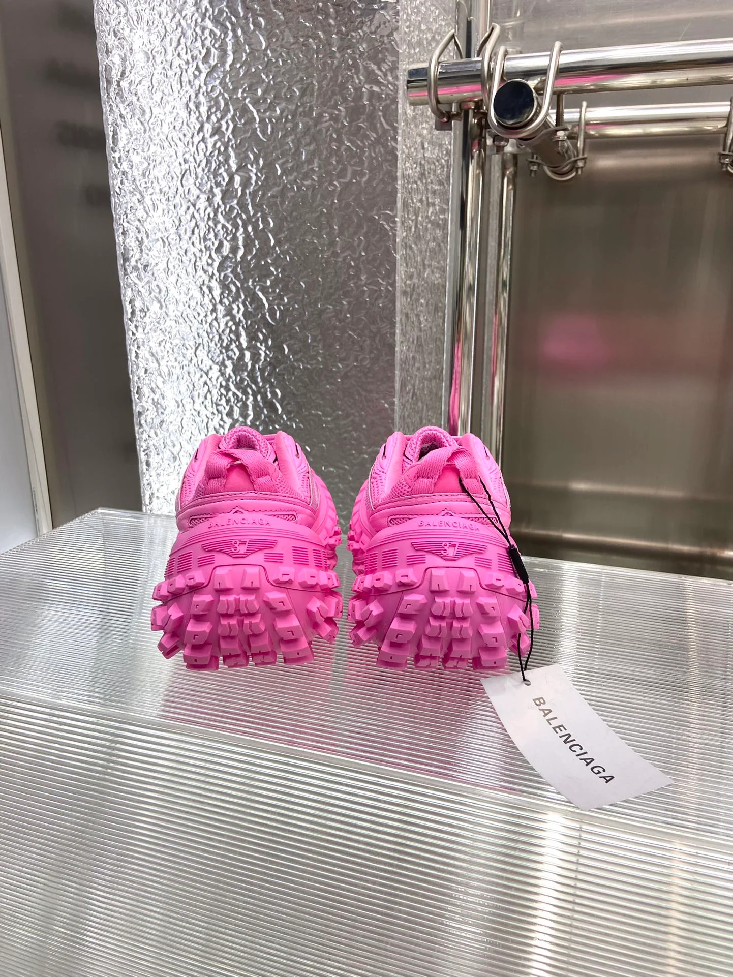 Массивные кроссовки Balenciaga в стиле автомобильных шин - унисекс - розовые