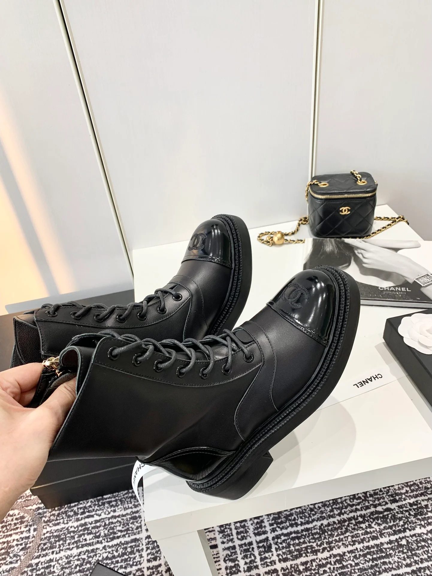 Chanel - Сапоги для верховой езды на шнуровке - Черные