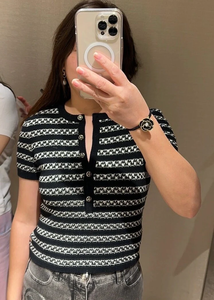 Вязаный топ Chanel 2403 из специальной пряжи с короткими рукавами - черный