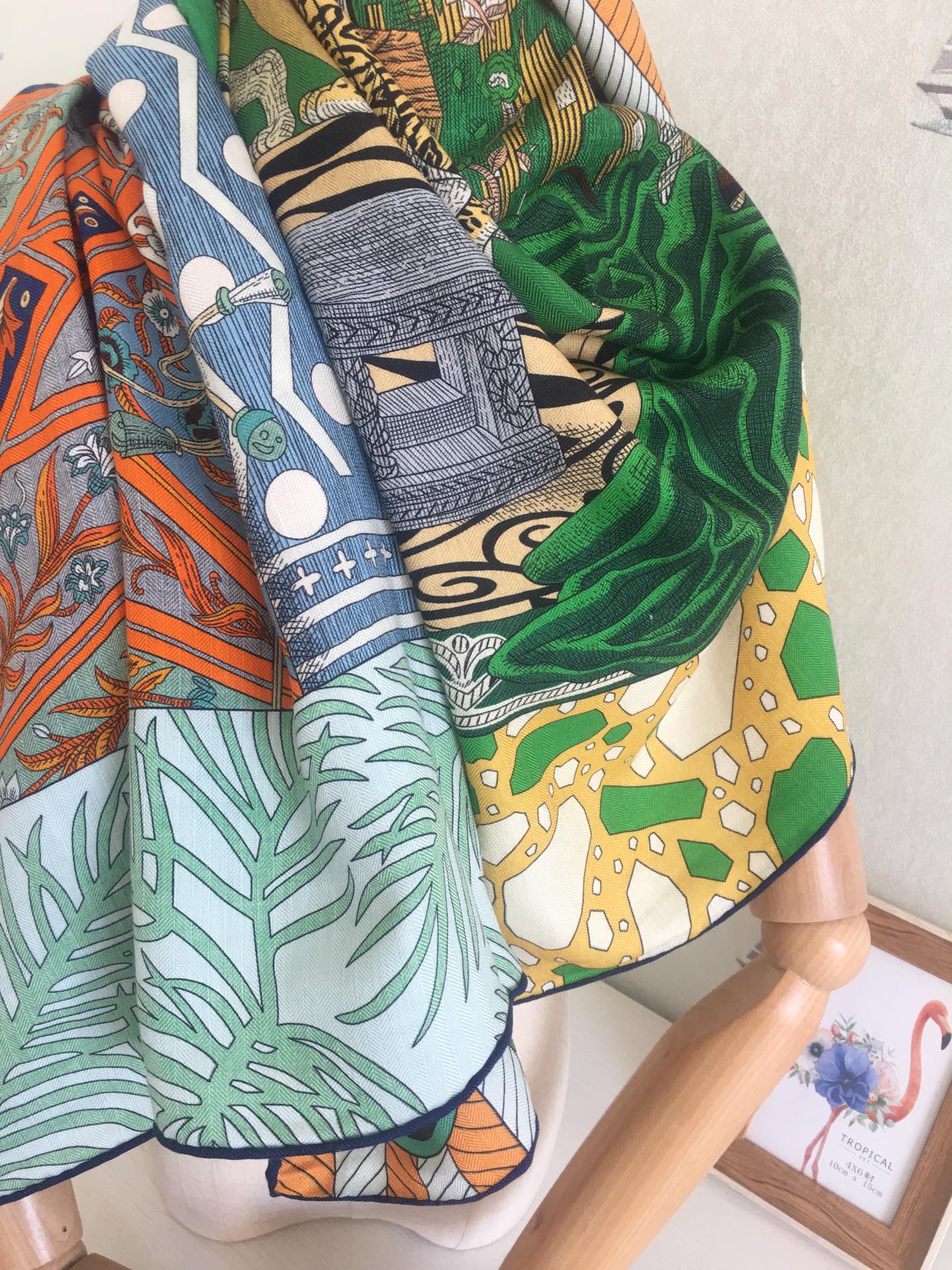 Двусторонний бархатный квадратный шарф Hermes 140