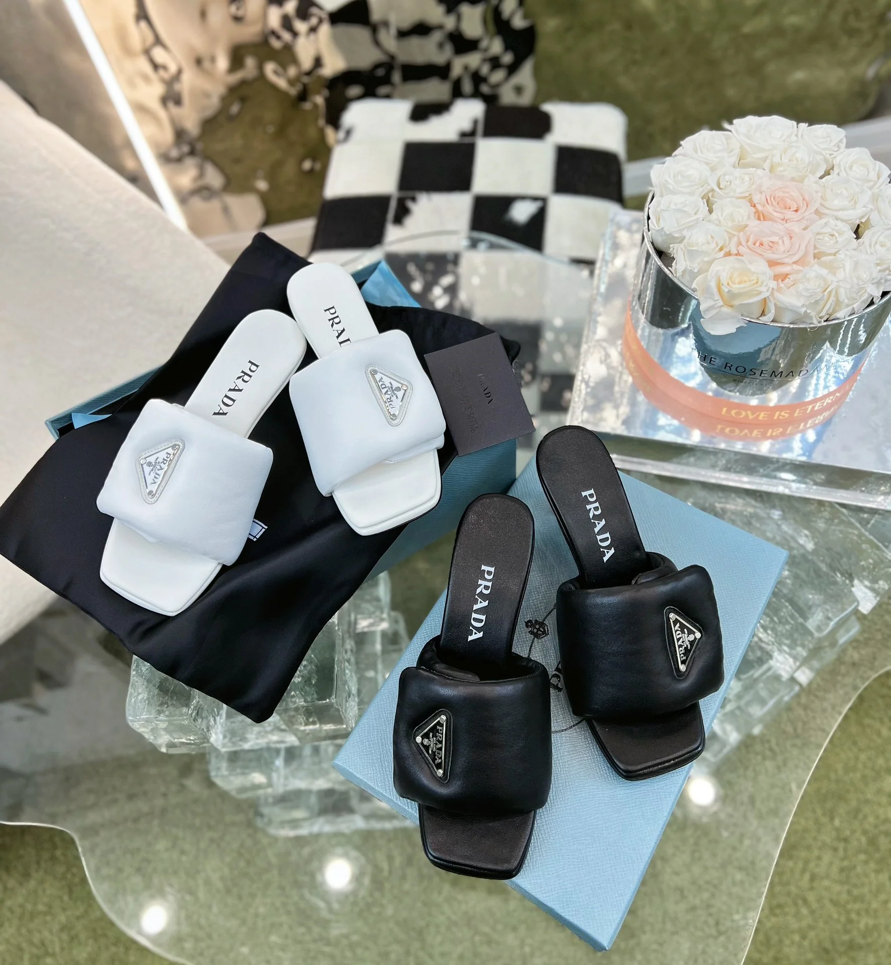 Новинка сезона весна/лето 2023 от Prada - тапочки на каблуке из овечьей кожи с пузырчатой ??подошвой - высота каблука 6-5 см.