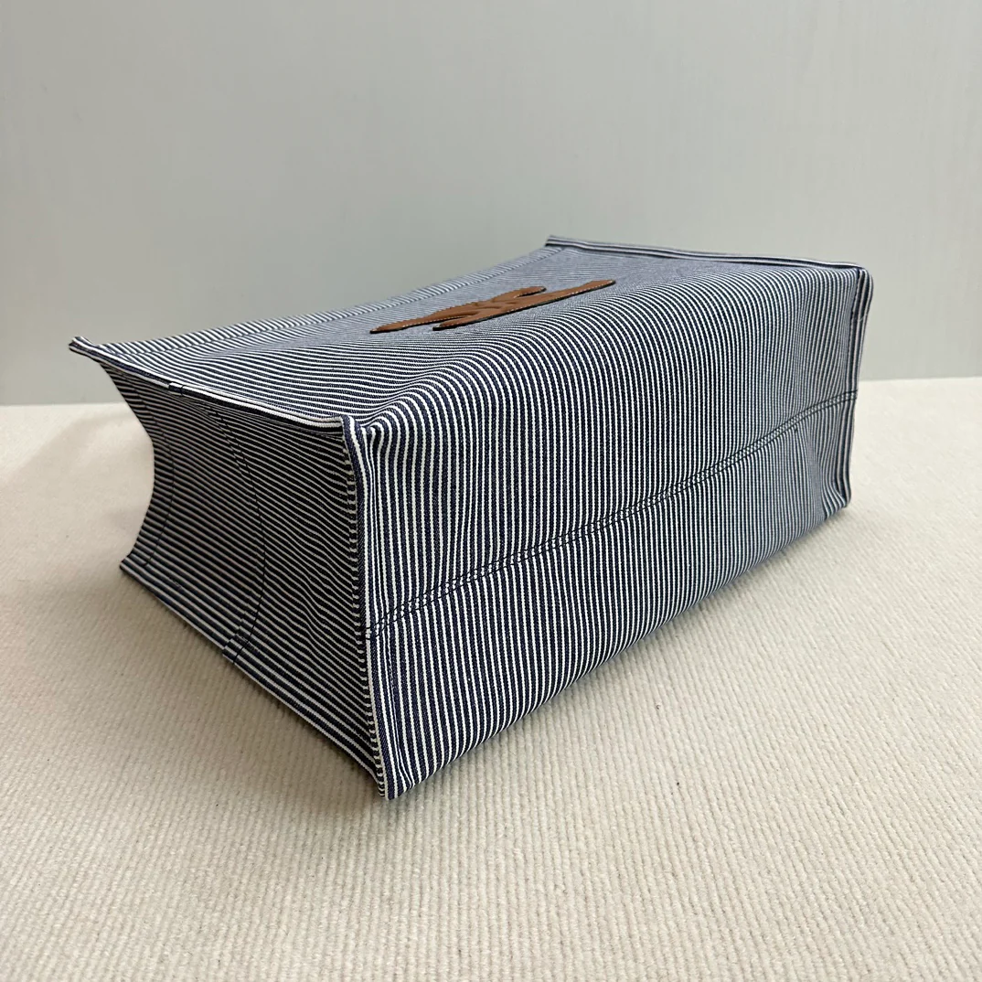 Сумка-тоут Celine Cabas Thais, большая, темно-синяя.