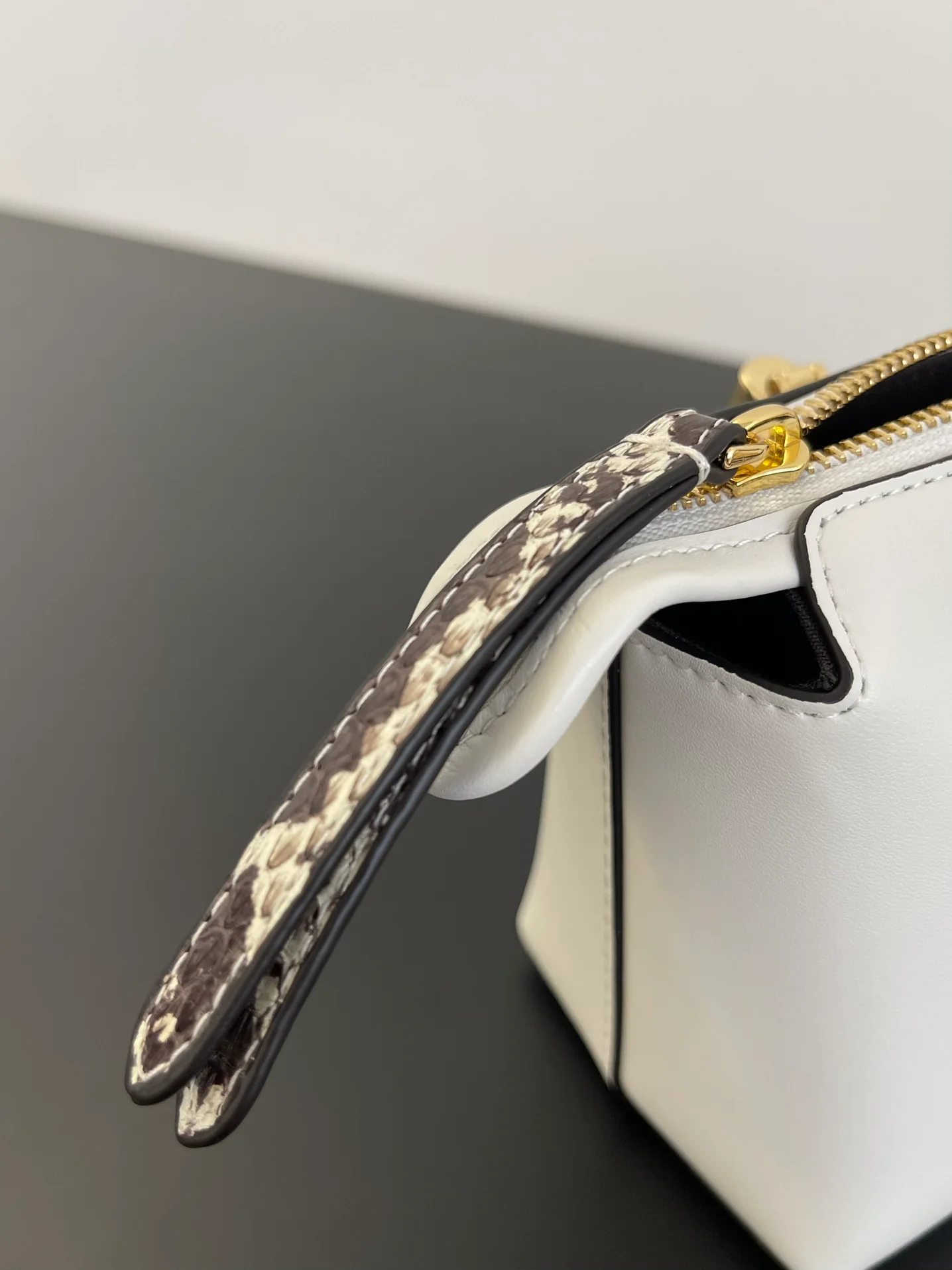 Мини-сумка Fendi By the Way (белая)