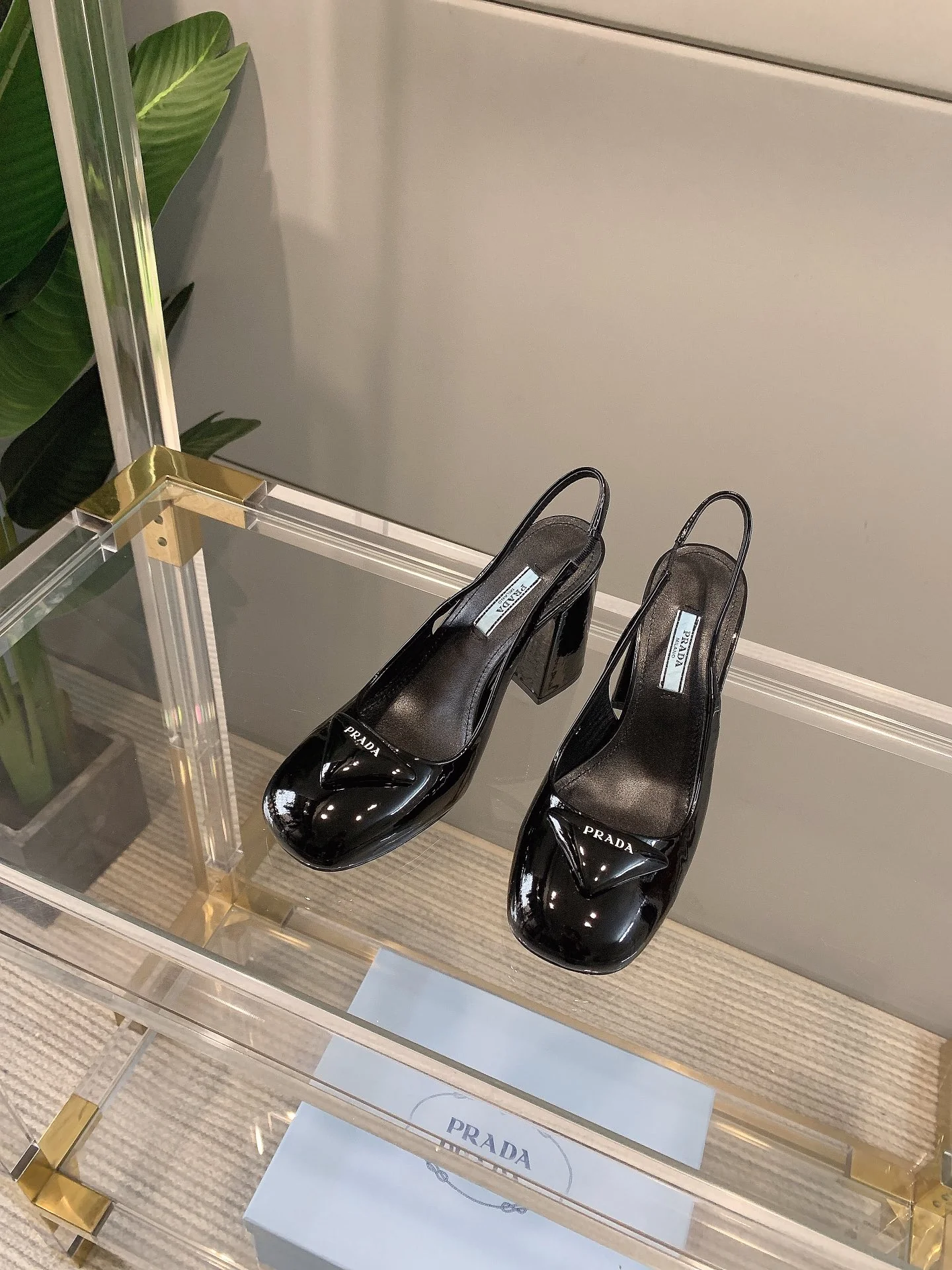 Prada - Босоножки на высоком каблуке - Массивные каблуки