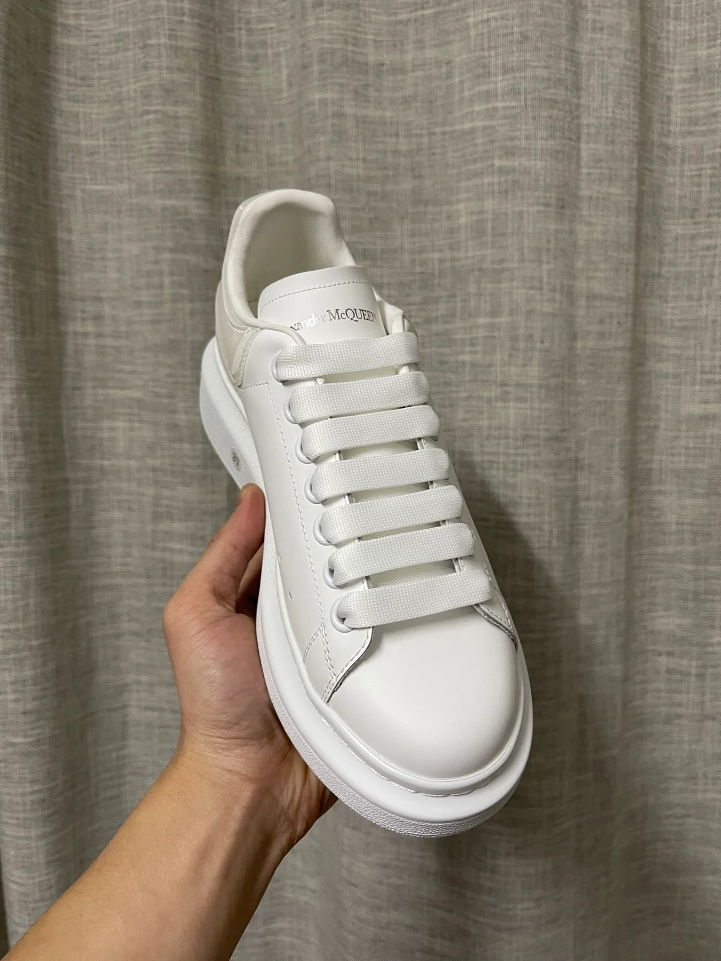 McQueen - Классические белые кроссовки - Белая кожаная пятка