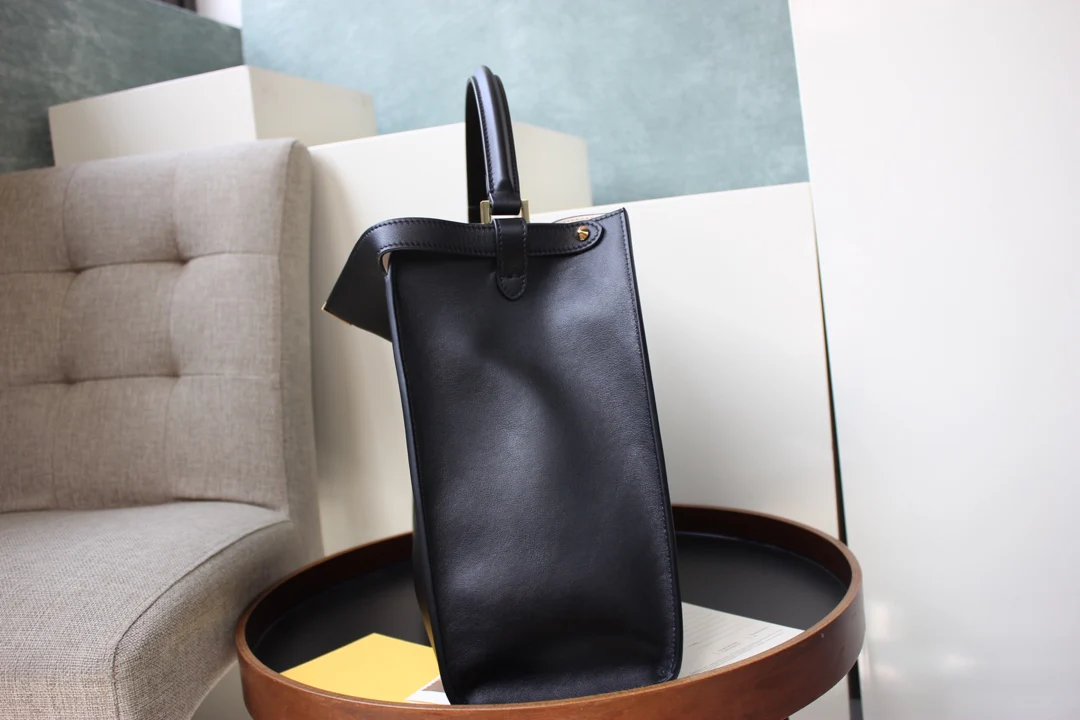 Большая черная кожаная сумка Fendi Peekaboo Lite