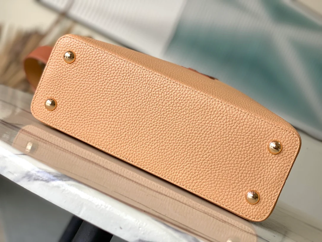 m23058-LV-capucines-коричневый с коричневыми отверстиями от гвоздей-средний