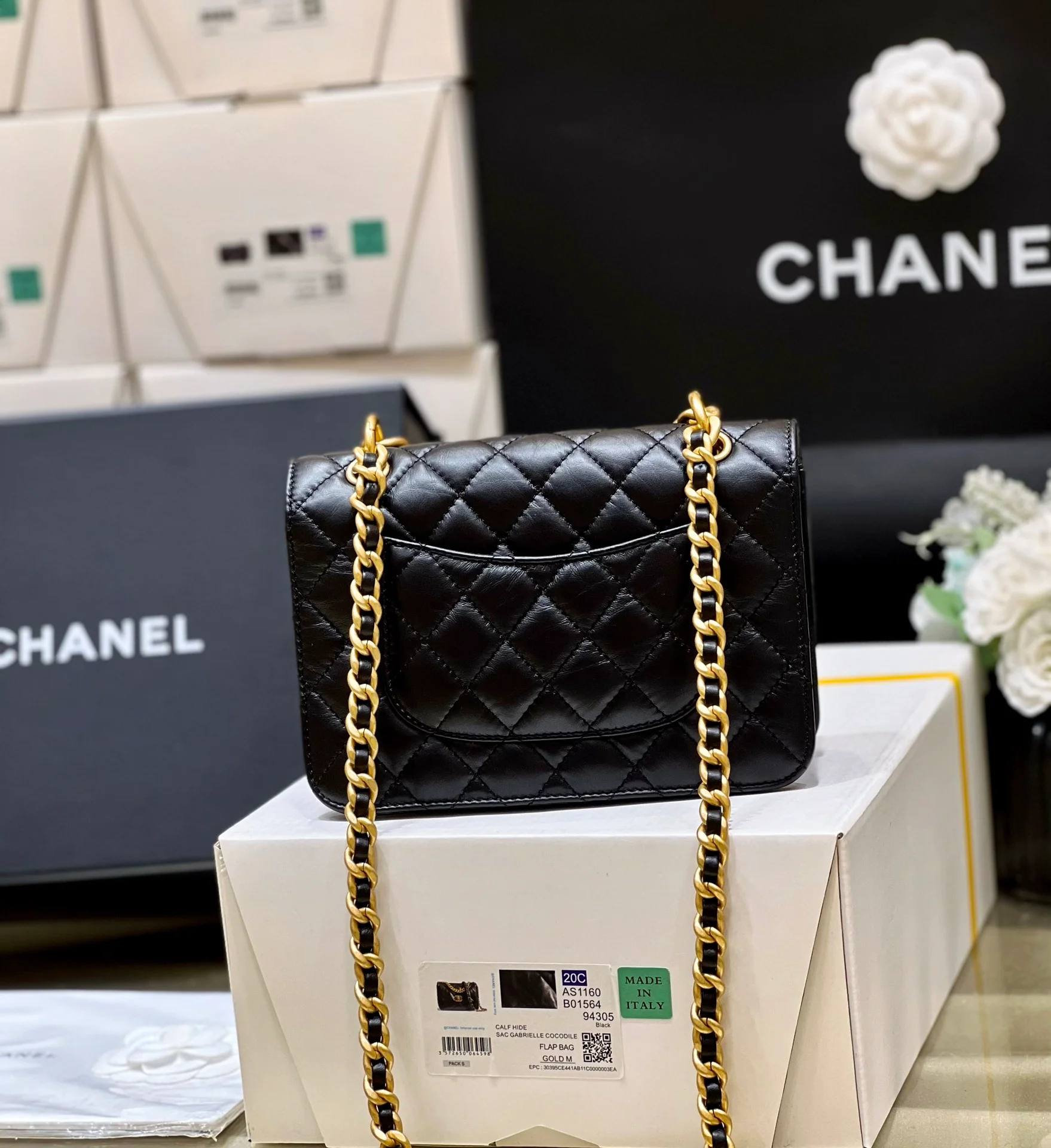 Новинка сезона весна/лето 2023 от Chanel - кожаная сумка Tofu Reissue.
