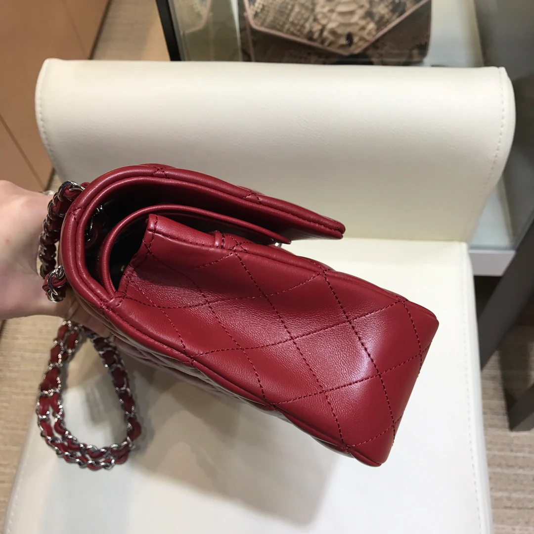 Сумка Chanel Classic Quilted Series CF с серебряной цепочкой - 25 см