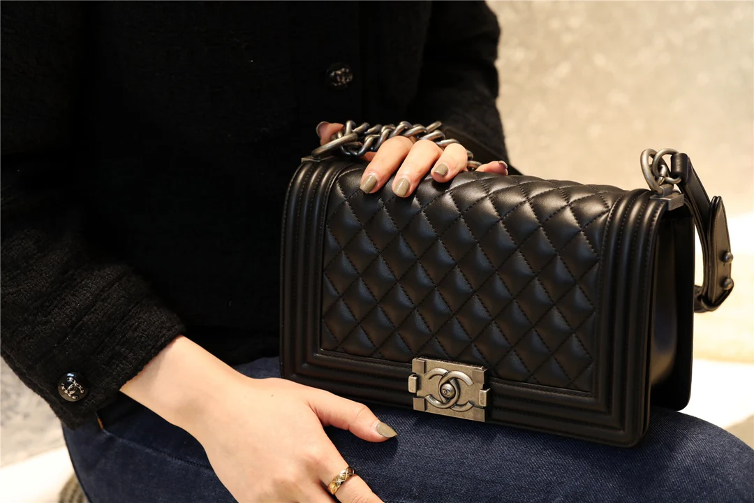 Chanel Le Boy 25 - Черная телячья кожа - Винтажная серебряная пряжка