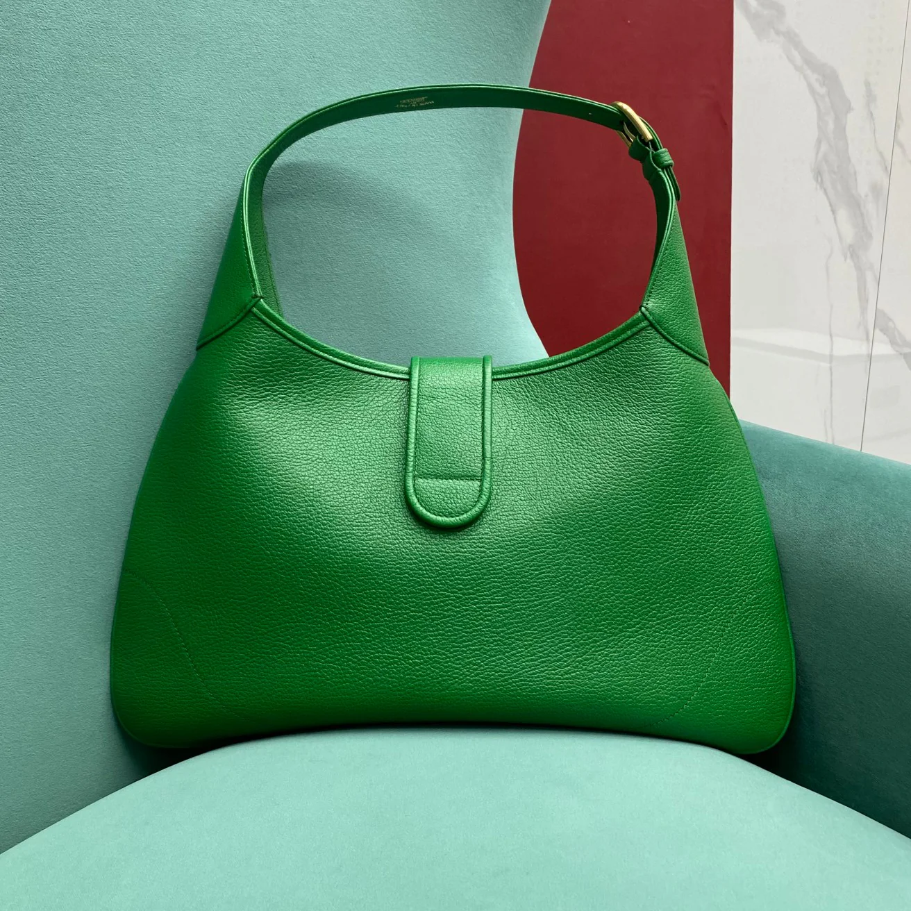 Весенняя коллекция Gucci 2023 — сумка через плечо ?Полумесяц?