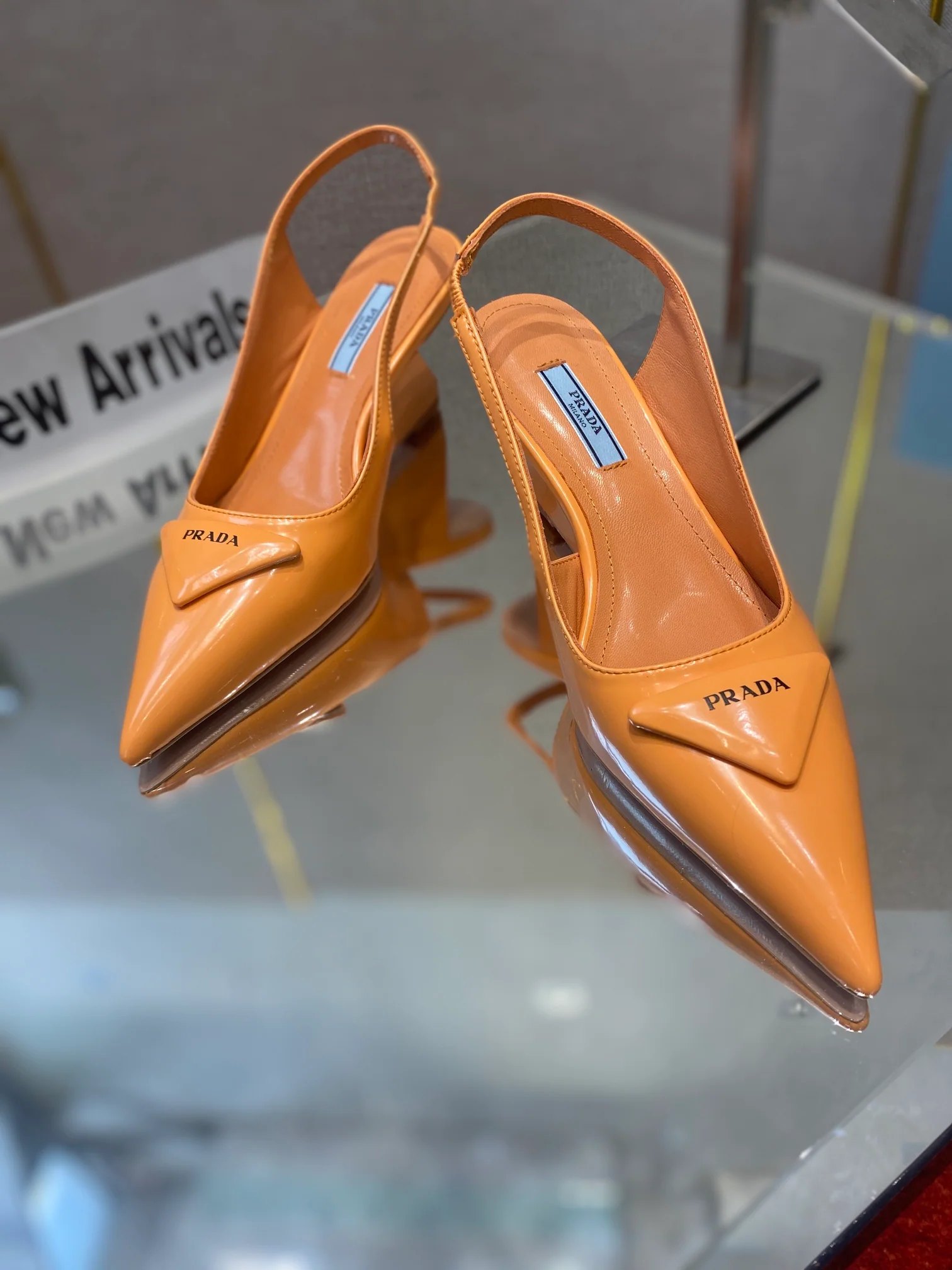 Обувь Prada - Prada - лакированные сандалии на низком каблуке - оранжевые