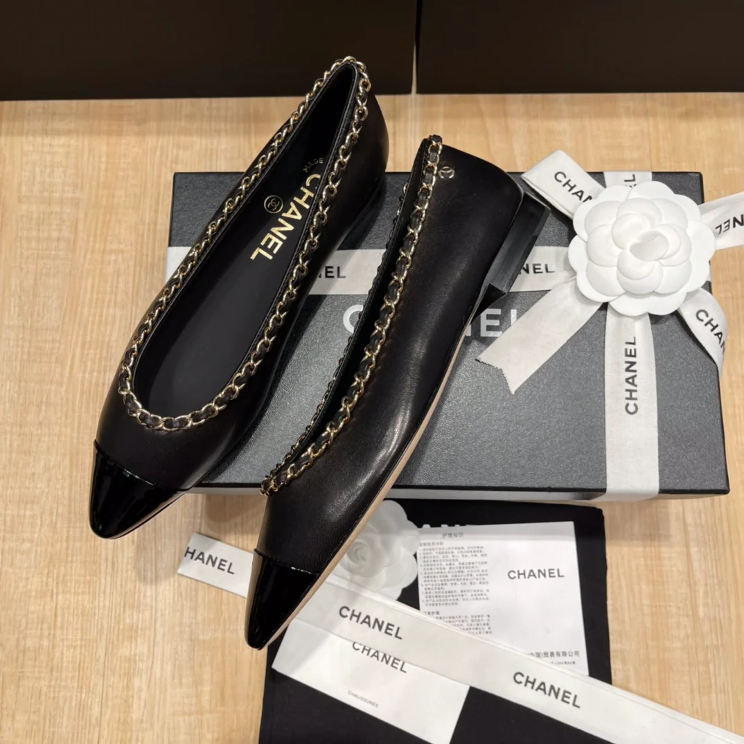 Chanel - Черные балетки с цепочкой