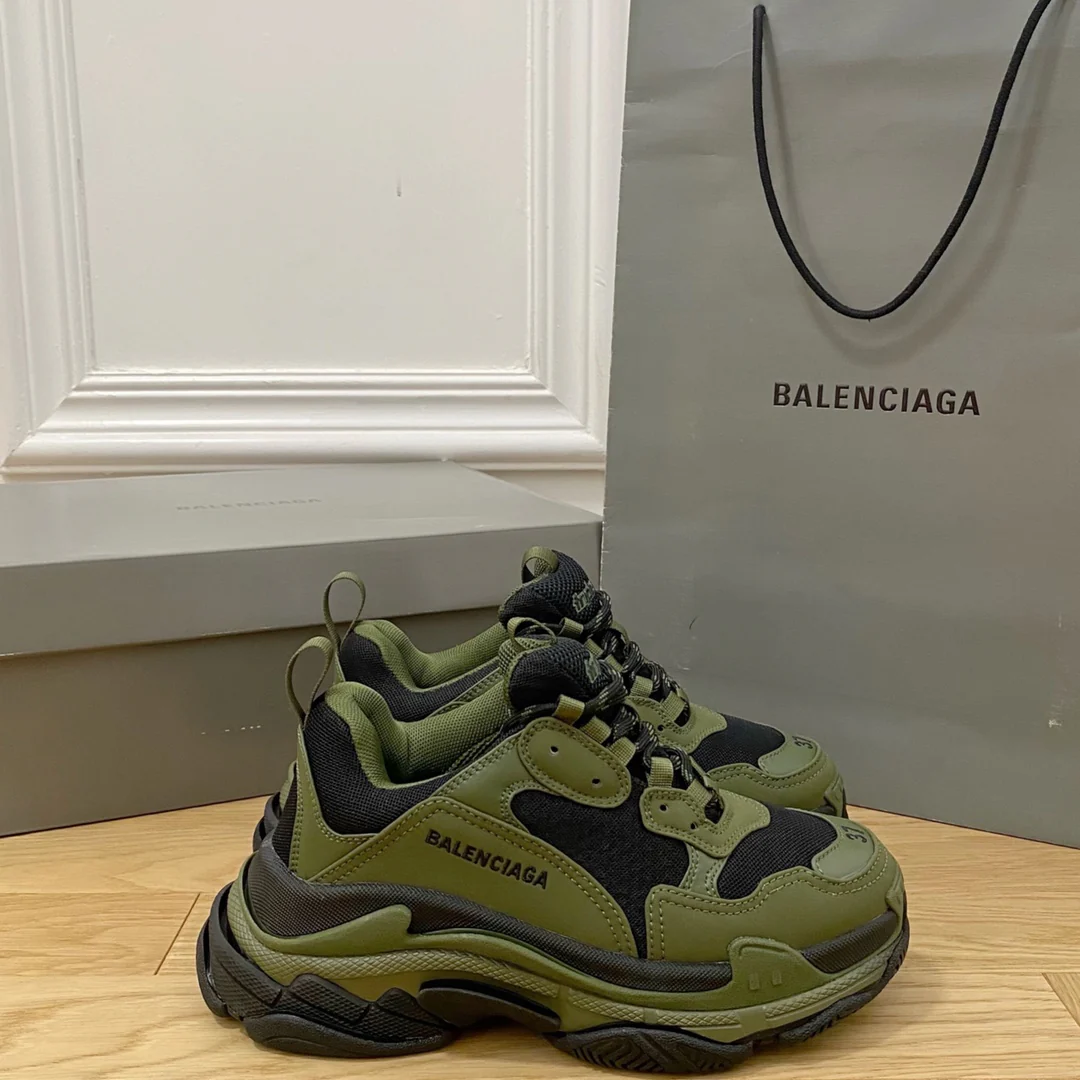 Balenciaga Весна/Лето 2022: Новые цвета, тройная платформа, массивные туфли, унисекс, зеленый цвет.