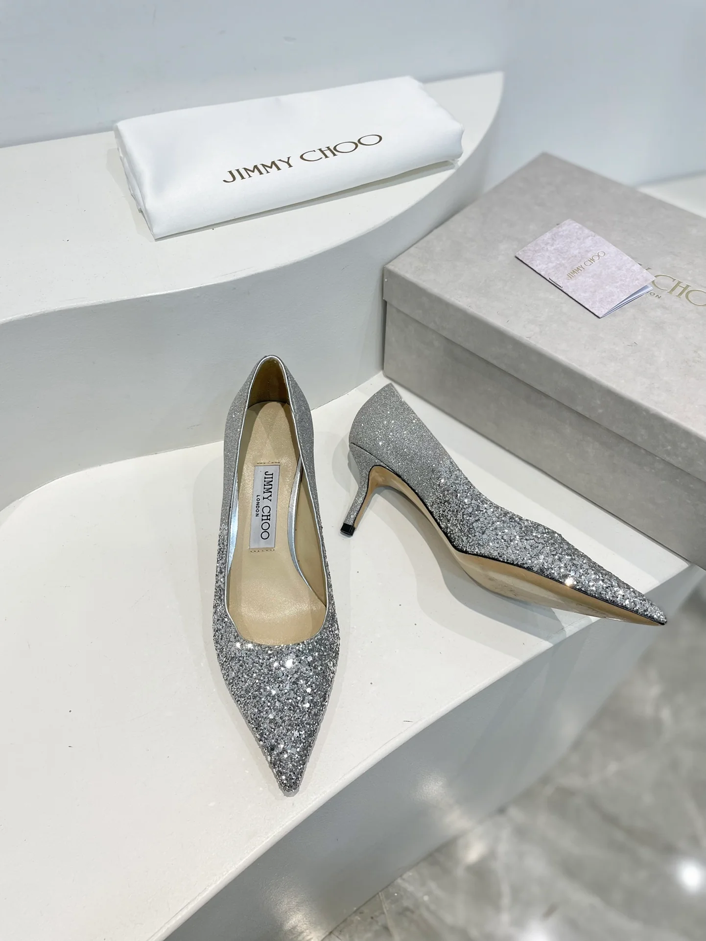 Туфли-лодочки Jimmy с острым носком на шпильке - серебристые