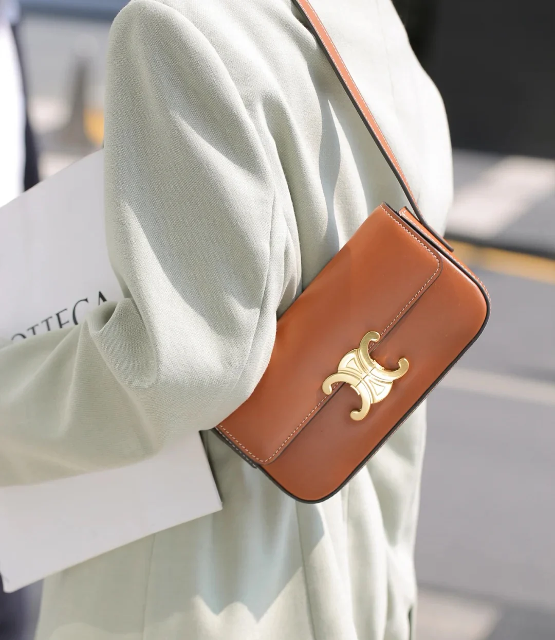 Сумка через плечо Celine Triomphe из коровьей кожи - коричневая