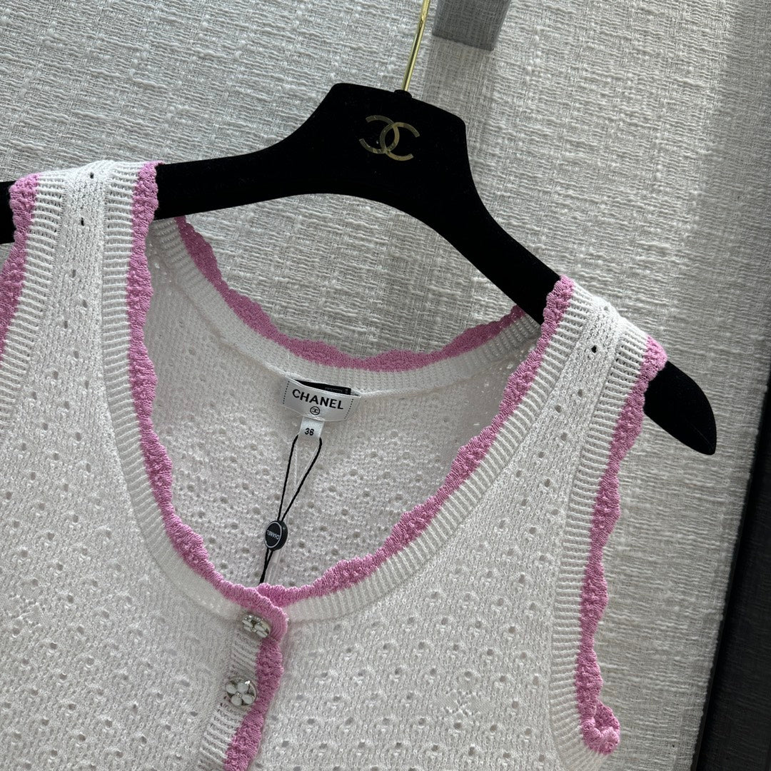 В стиле Chanel - 2403-24 Новый вязаный жилет с розовой отделкой