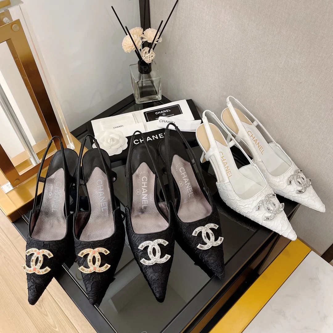 Туфли Chanel на высоком каблуке с пряжкой и стразами - Винтажная коллекция - 6-5 см