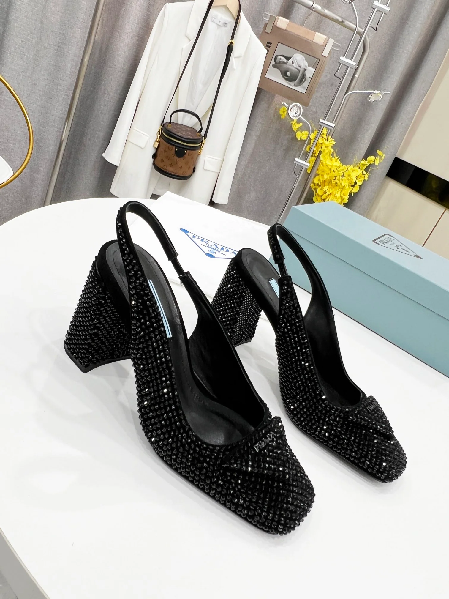 Обувь Prada - Prada - Ранняя весна - Элегантные босоножки на высоком каблуке - Черные