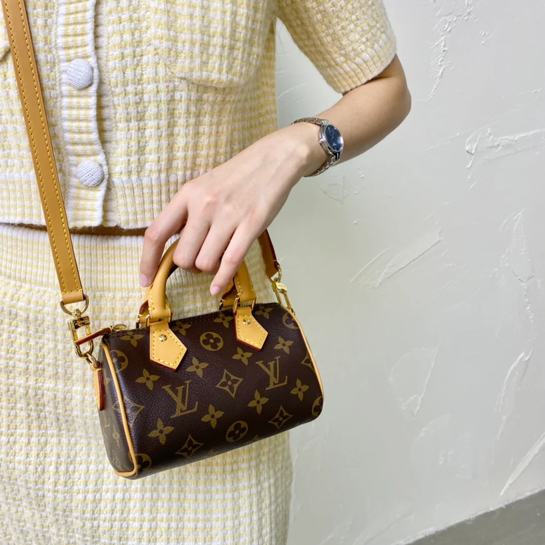 m81085-LV-nano-speedy-Boston bag-mini version-on-body photos