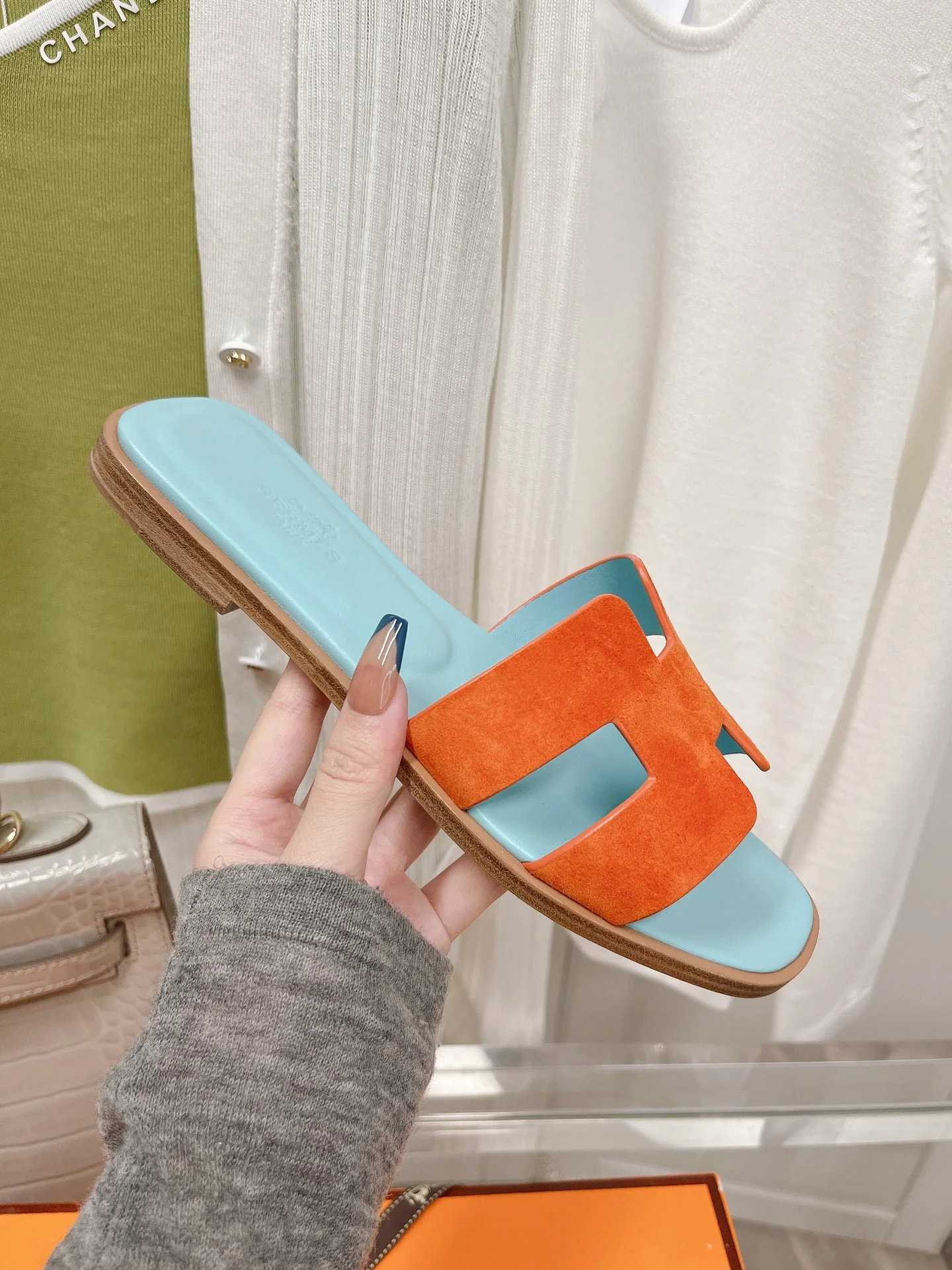 Новинка 2022 года от Hermes - Итальянские тапочки из оленьих рогов - Оранжево-синие