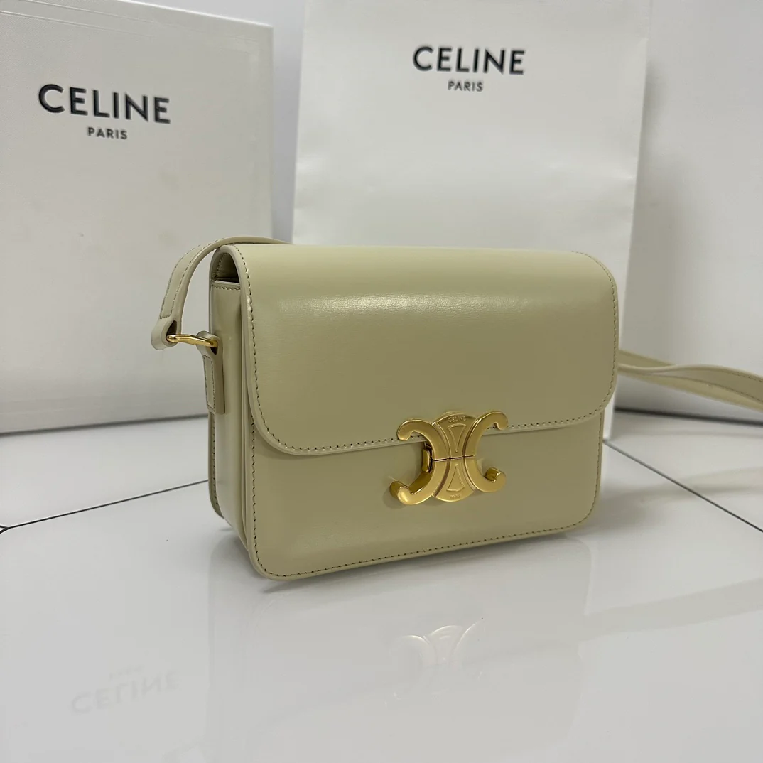 Сумка Celine Triomphe Classic из глянцевой телячьей кожи — цвет ?слоновая кость?