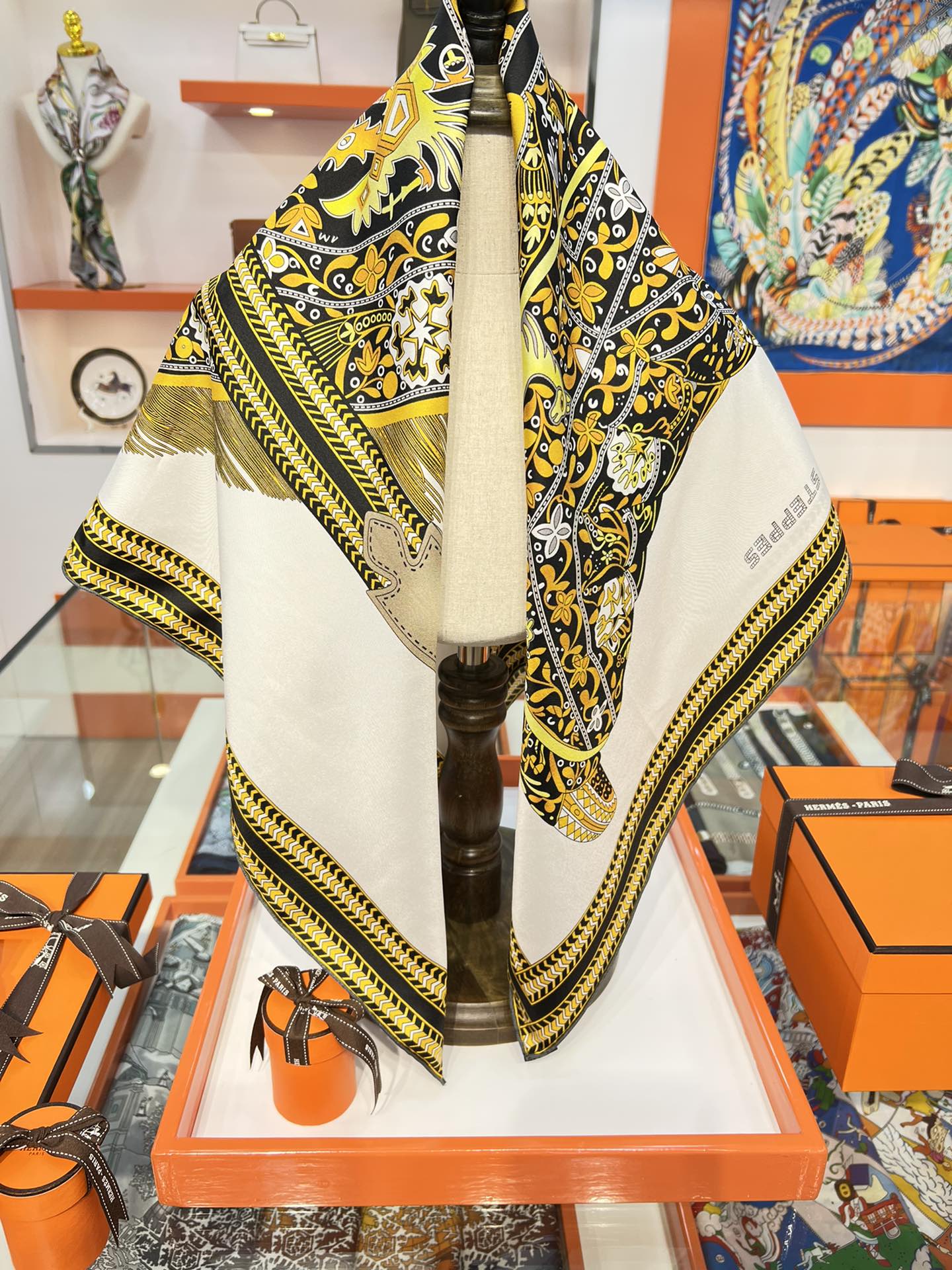 Шелковый шарф Hermes 90 - Prairie Saddle