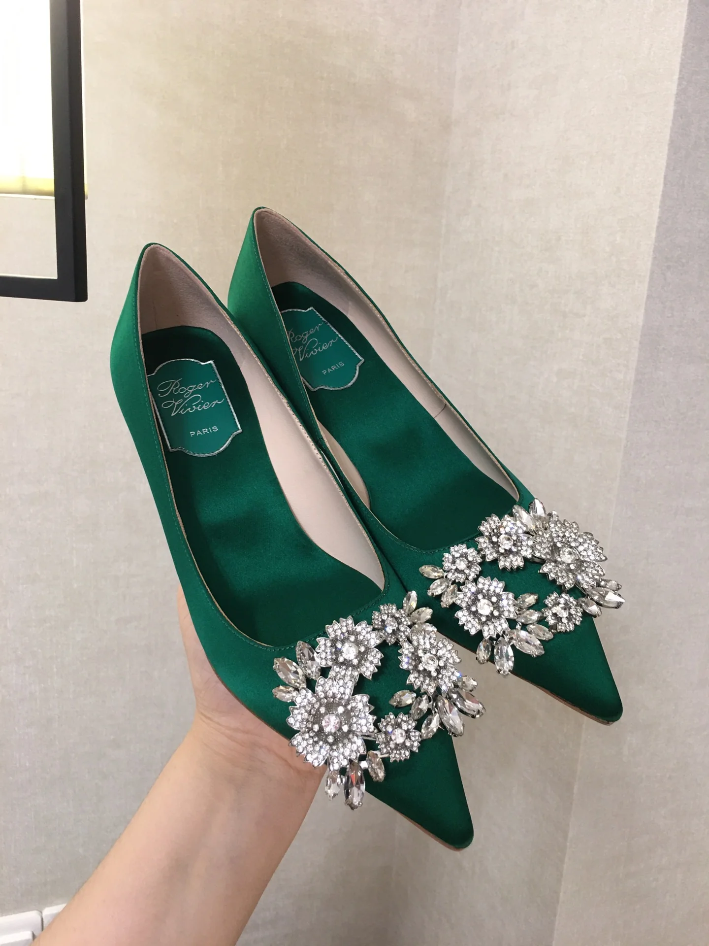 Туфли RV - туфли на высоком каблуке с острым носком и пряжкой, украшенные стразами - зеленые