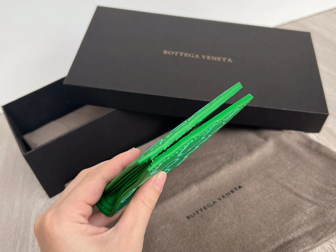 BV-中宽 编织 两折扣短夹 牛皮 11.5x9.5cm