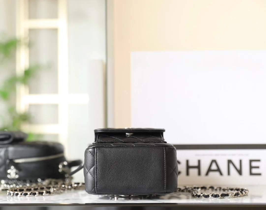 Chanel - Многофункциональный небольшой рюкзак - Черный с серебряной пряжкой