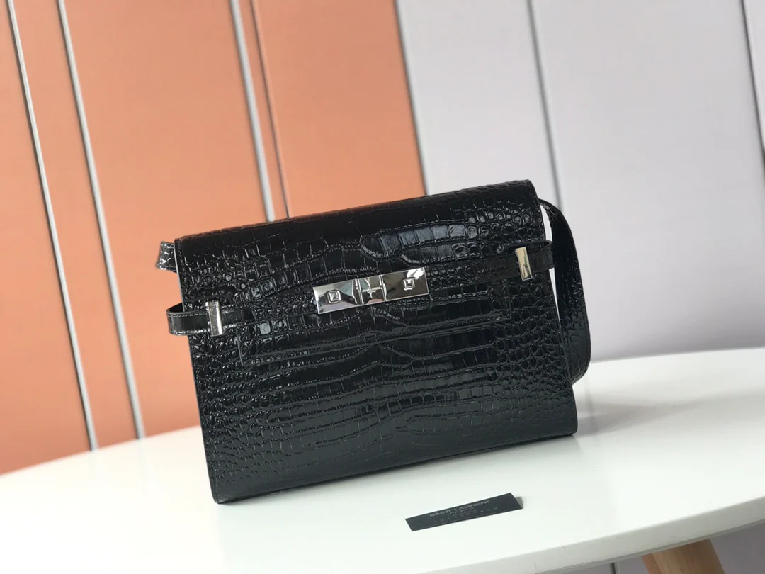 Сумка YSL Manhattan, маленькая, с фурнитурой из серебра с тиснением под крокодиловую кожу.