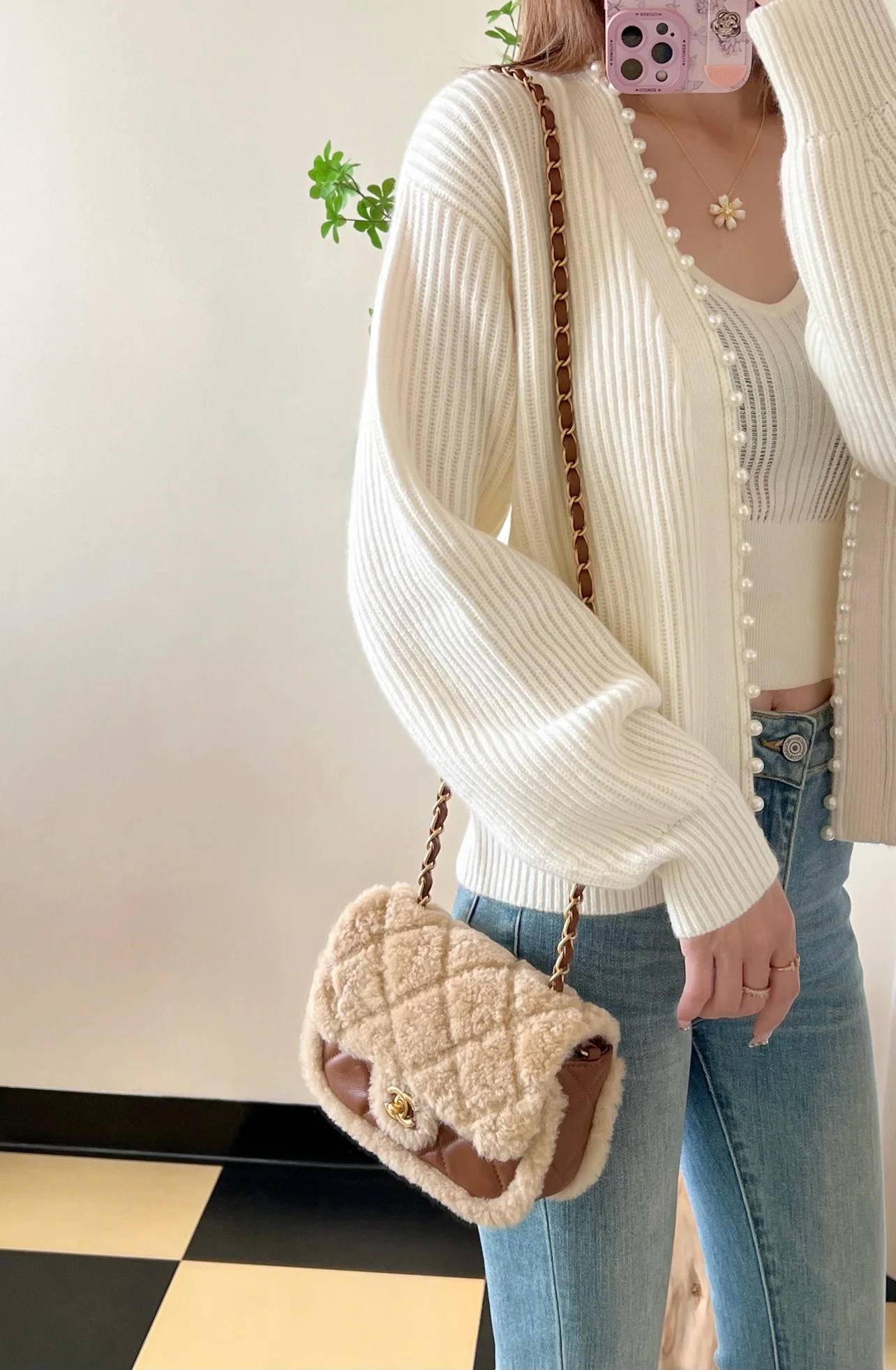 Сумка Chanel с клапаном и цепочкой в ??виде плюшевого мишки из 24-каратного золота (маленькая).