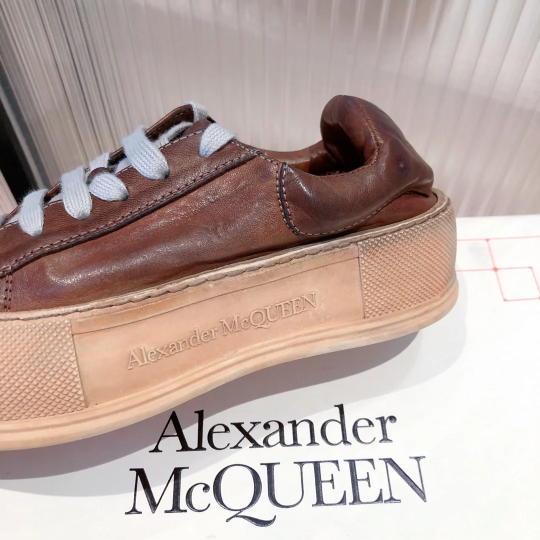 коричневые парусиновые туфли на платформе McQueen