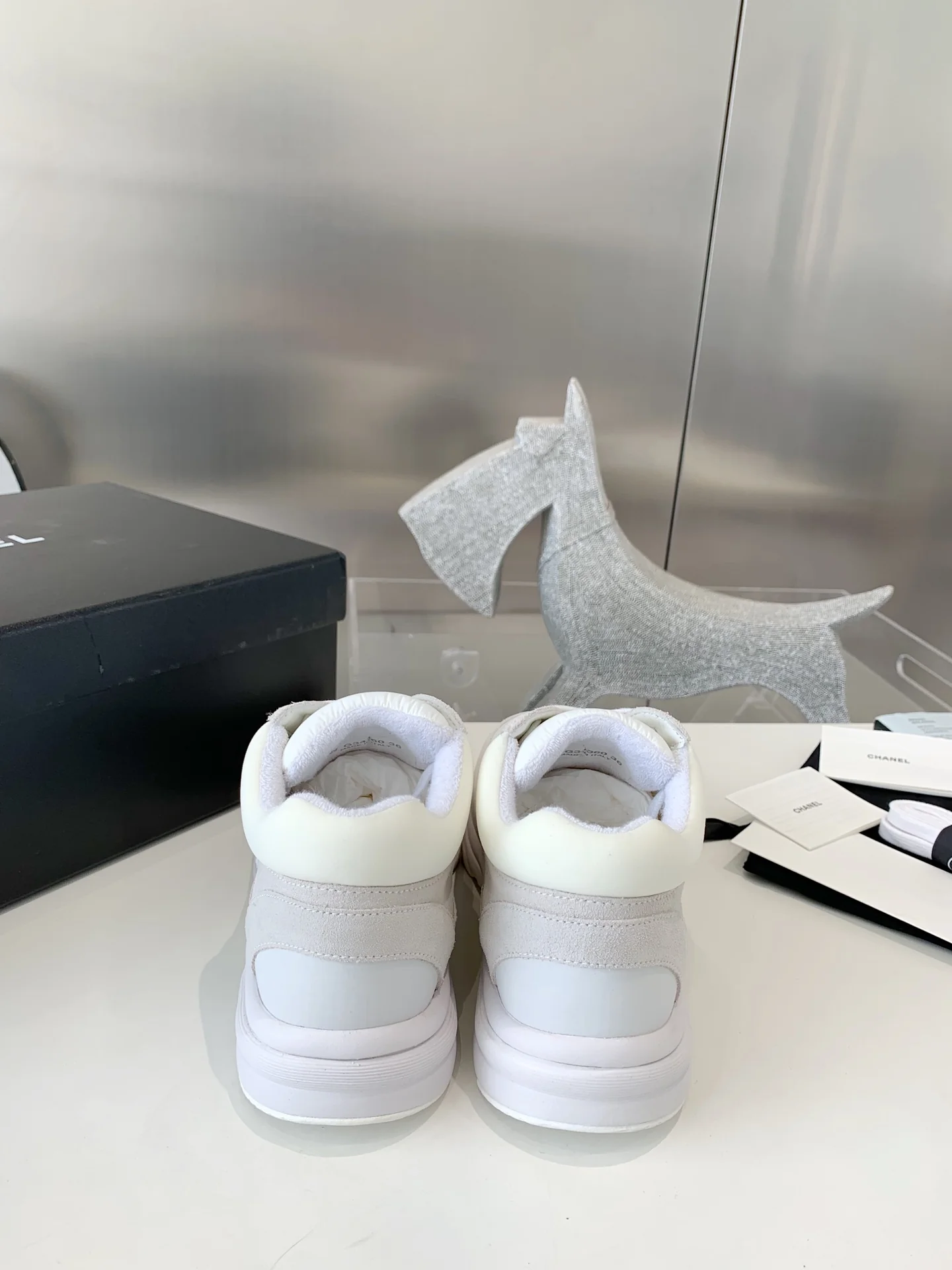 Новинка сезона осень/зима 2022 от Chanel - Спортивные повседневные туфли - Белые