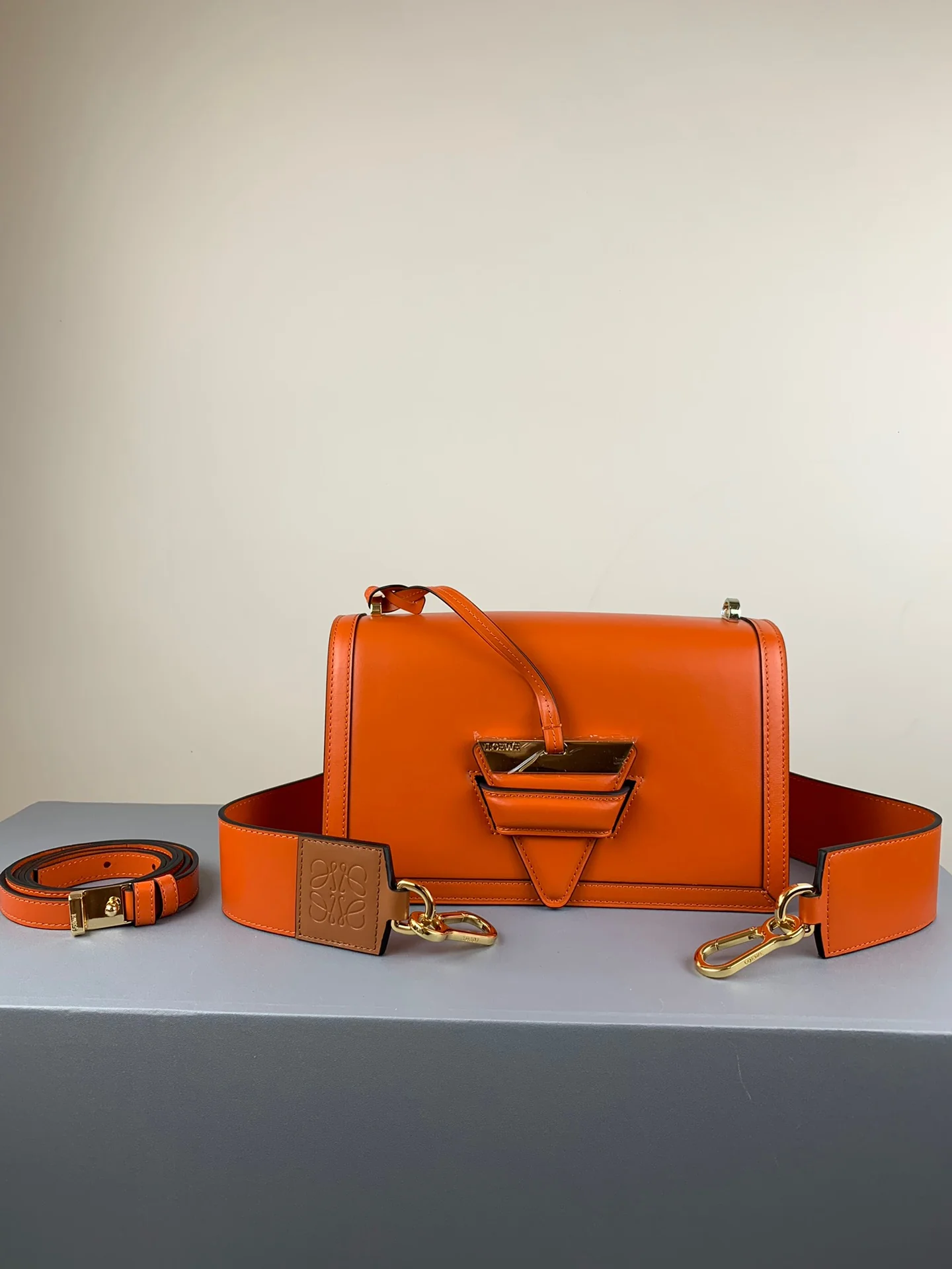 Треугольная сумка Loewe - Телячья кожа - Средний размер - 1