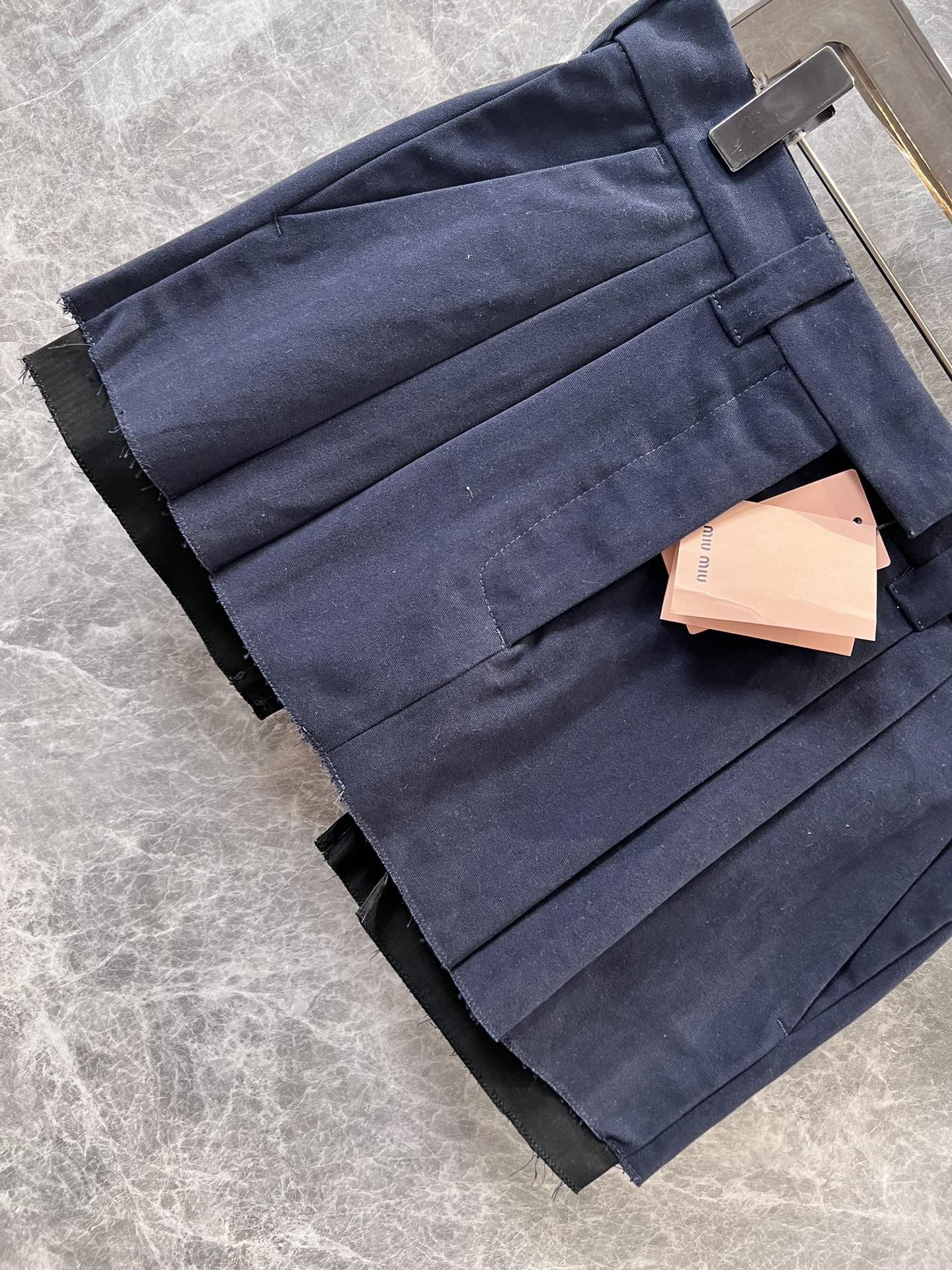 Miu Miu-2404-Синяя юбка-двойка в американском стиле с заниженной талией и эффектом потертости