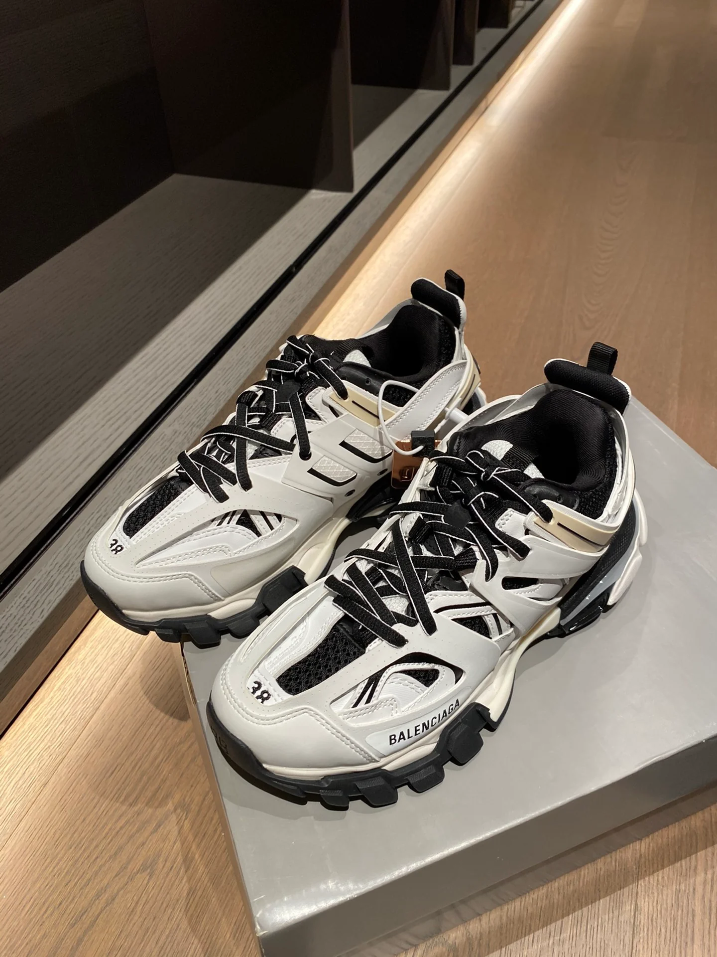 Balenciaga - Dad Shoes - 7