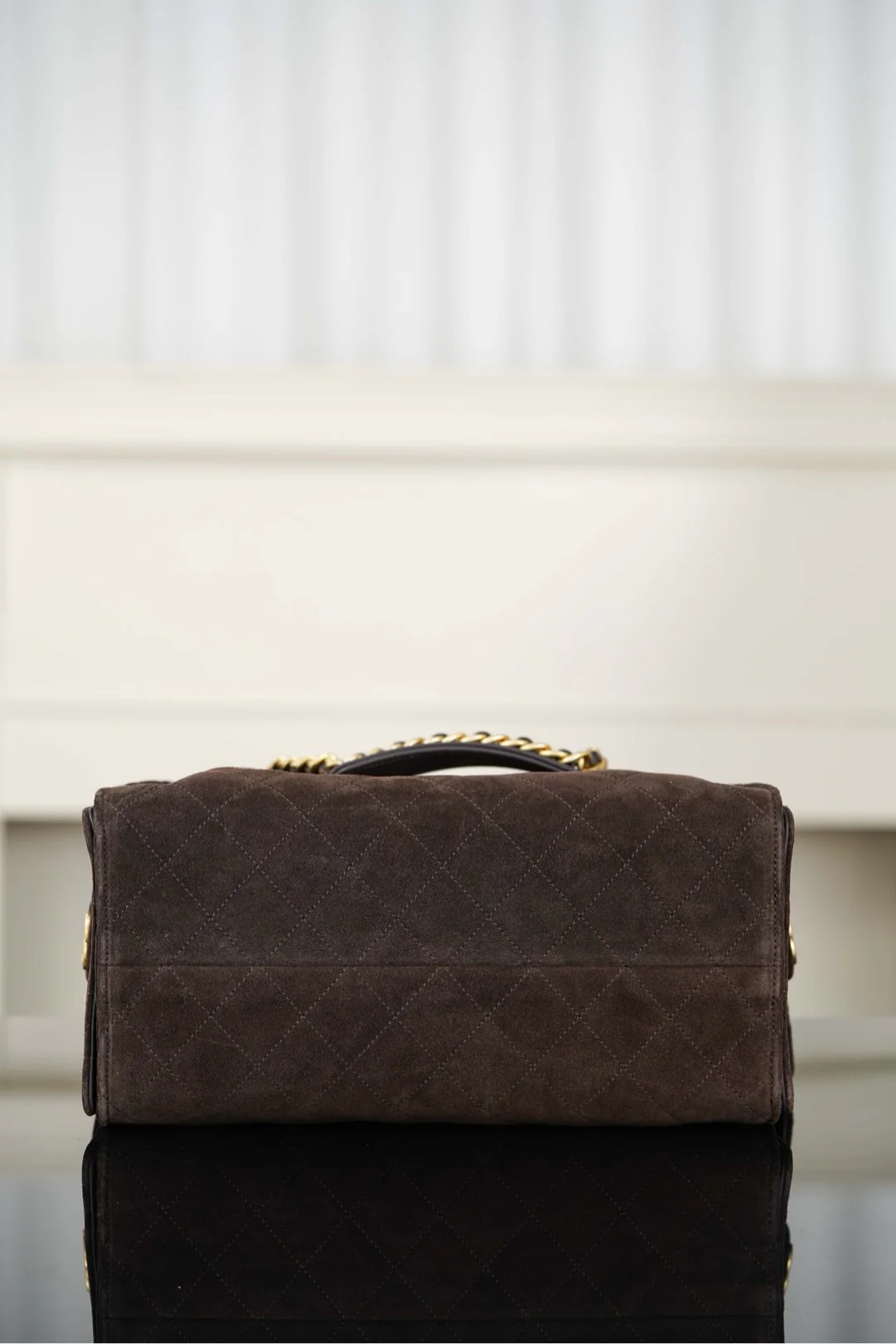 Сумка-ведро Chanel на завязках - замшевая сумка-хобо - большая, коричневая - золотистая фурнитура