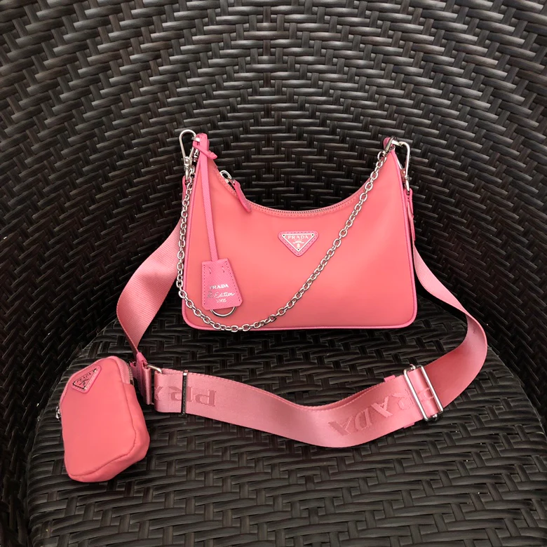 Сумка-хобо Prada, нейлон, розовый.