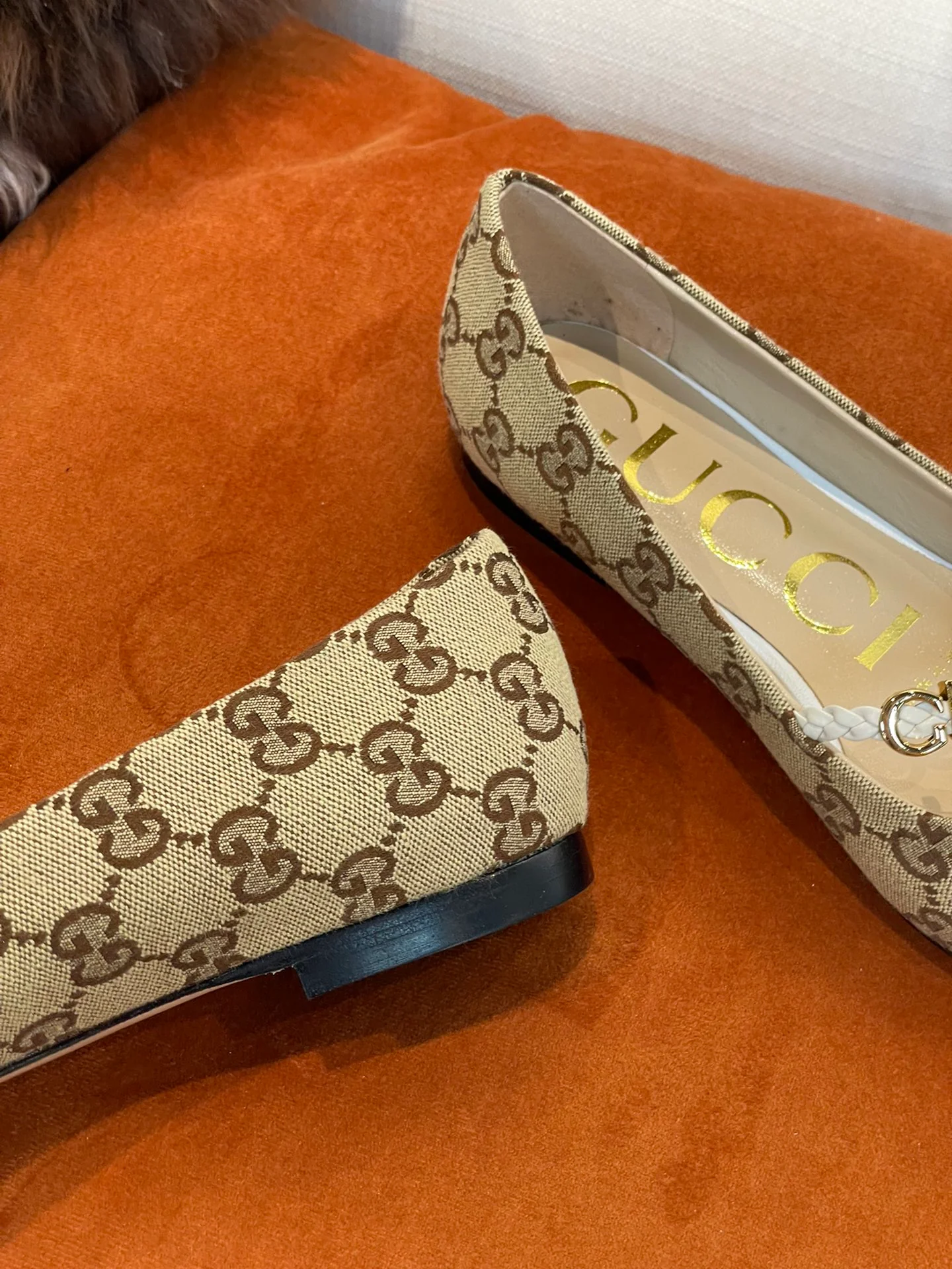 Балетки Gucci с острым носком - 1