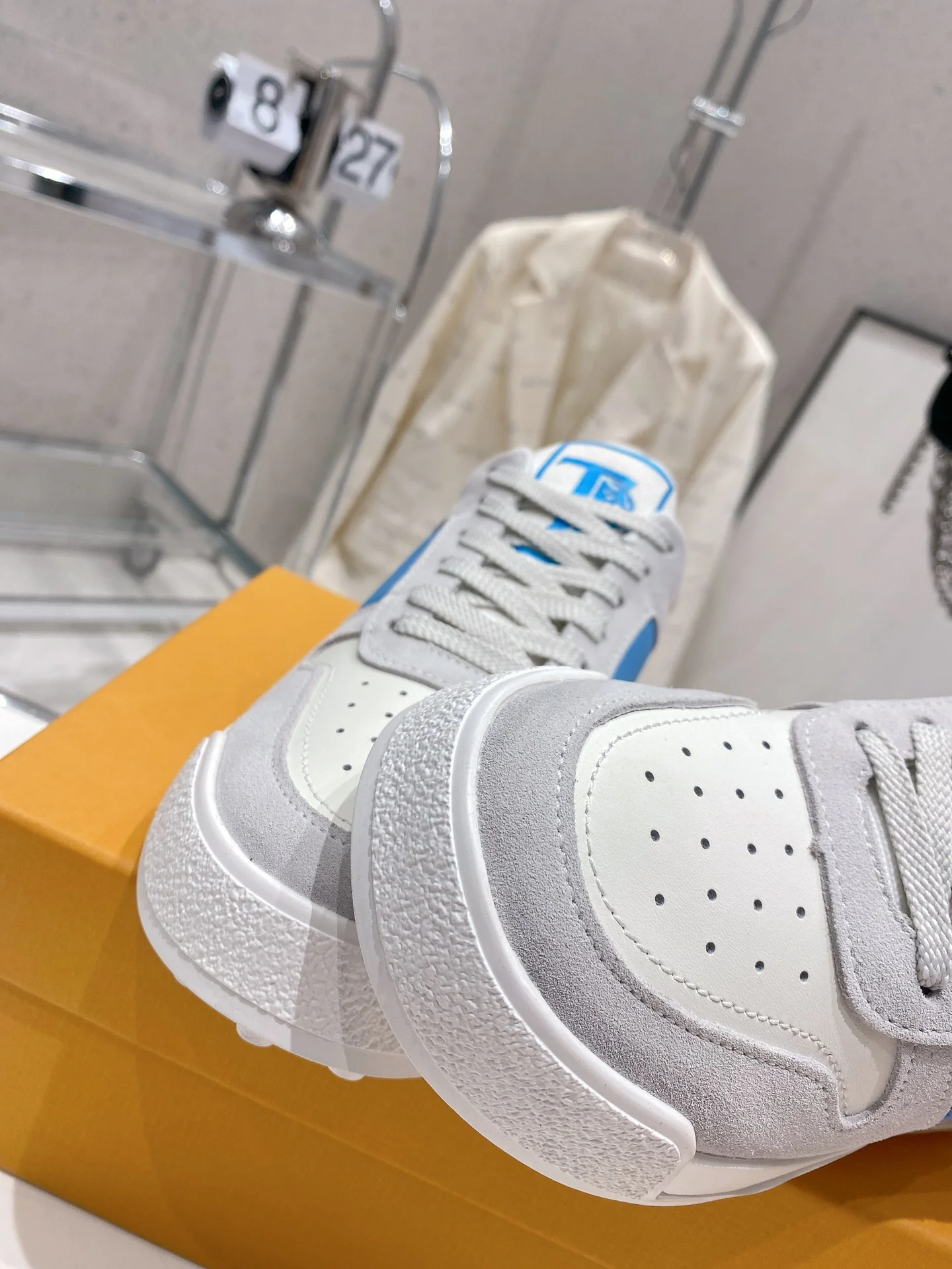 Весенняя коллекция Tods 2023 — Повседневная обувь — Парная модель — Синяя отделка