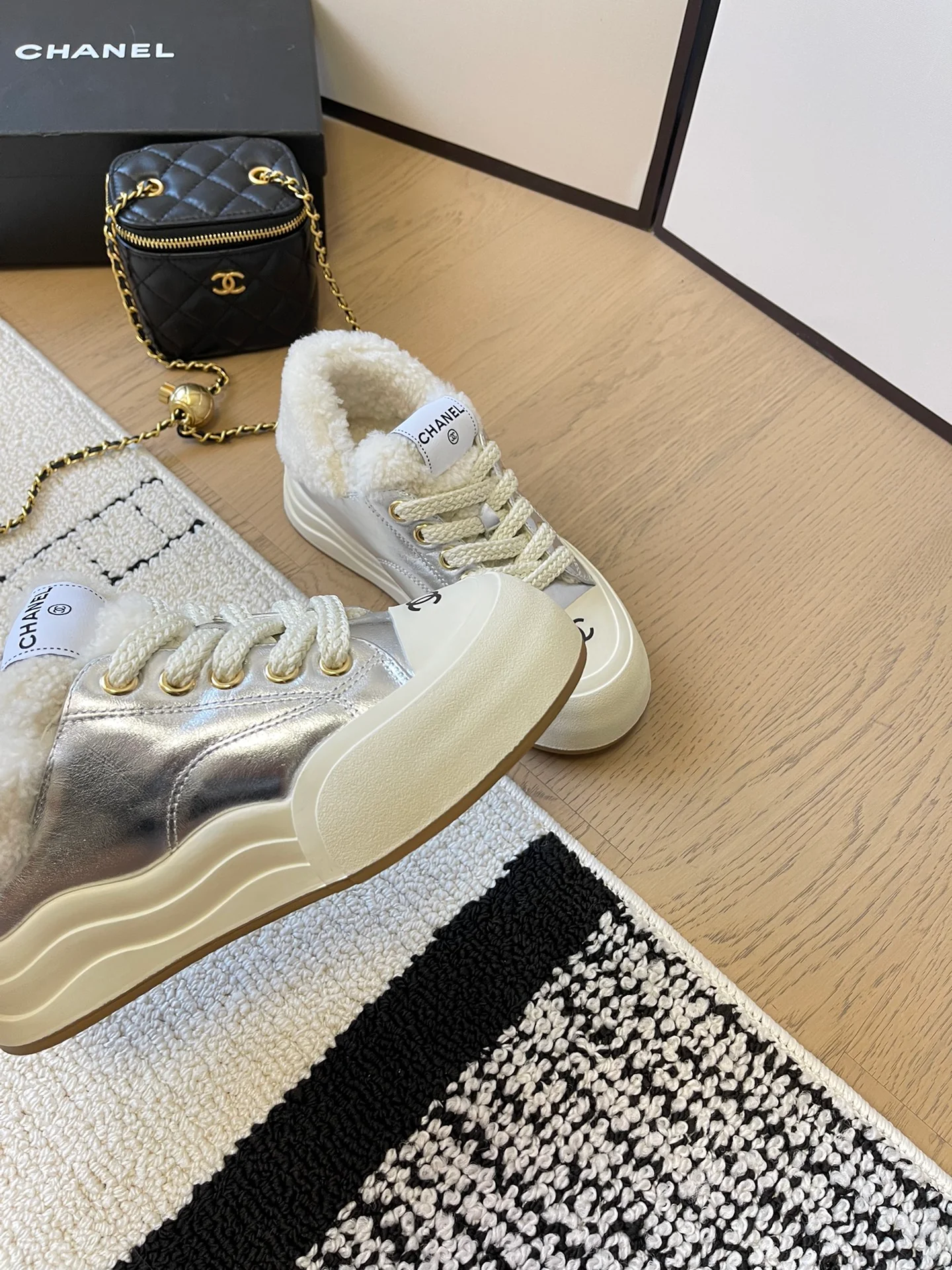 Повседневные шерстяные туфли Chanel 2024 - серебристые