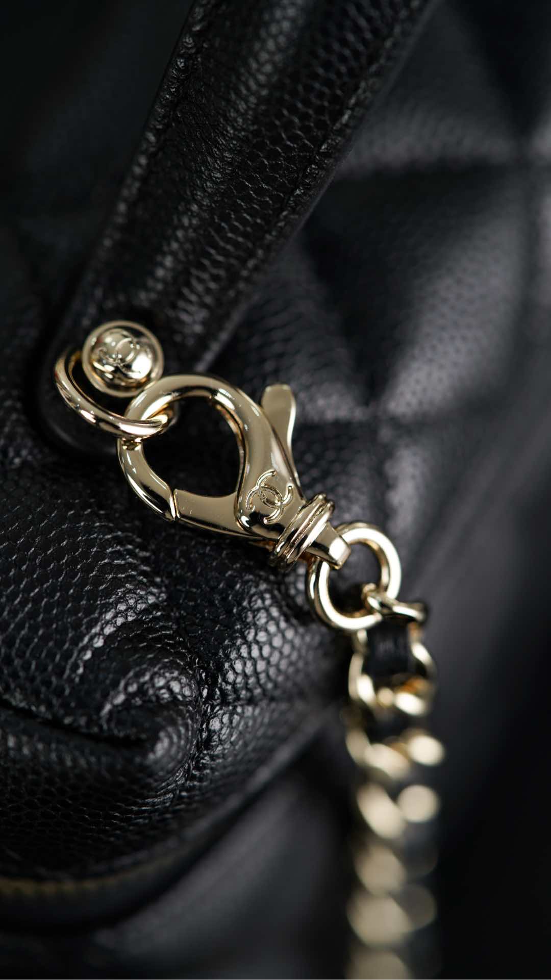 Сумка-ланчбокс Chanel 25c Lychee Beef - черно-золотая