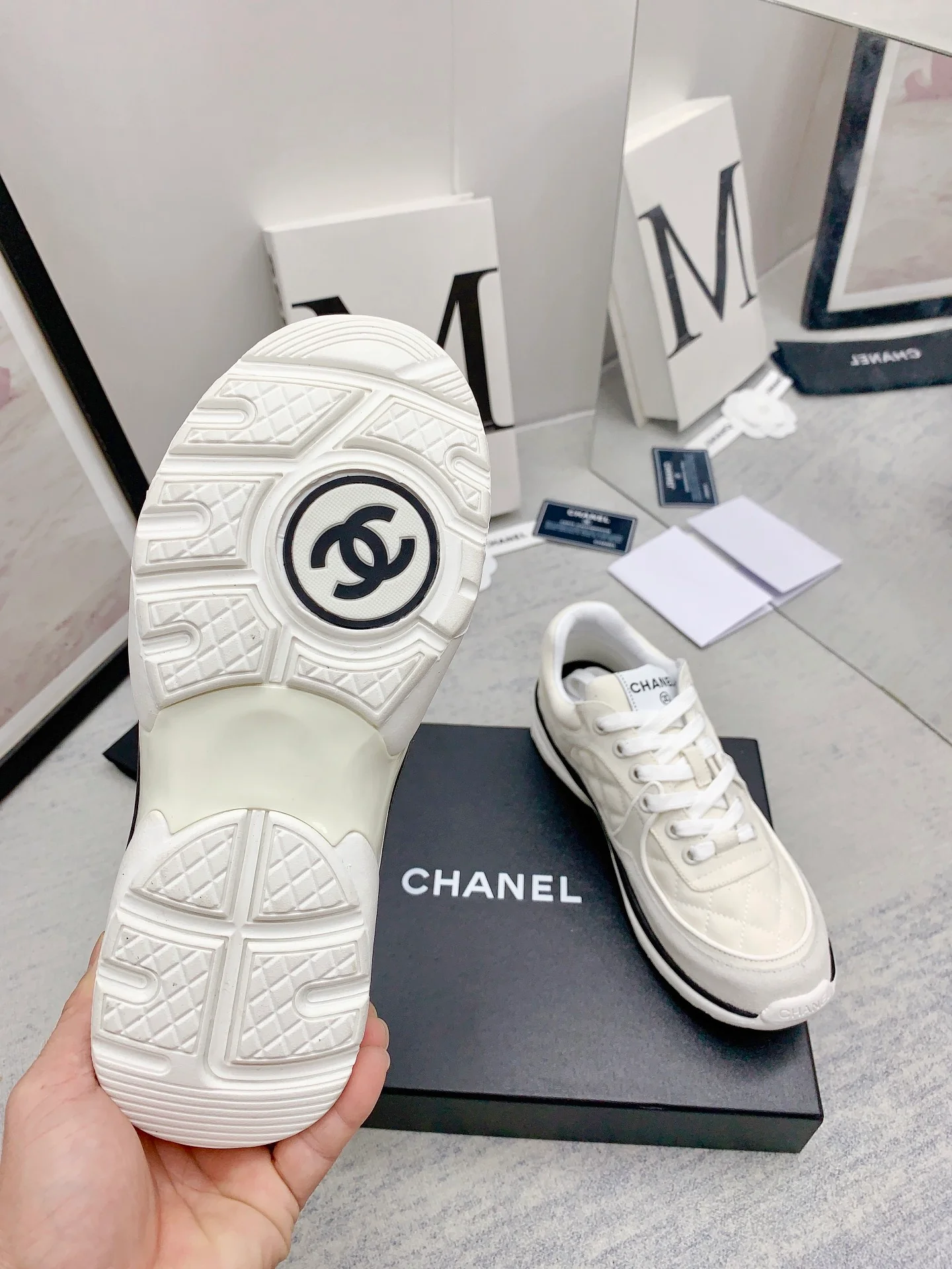 Клетчатые повседневные кроссовки Chanel - Off White