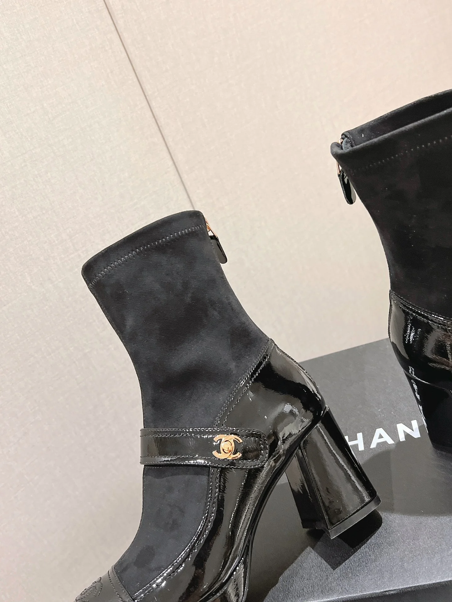 Унисекс лоферы Chanel в стиле показа на парижском подиуме, черные.